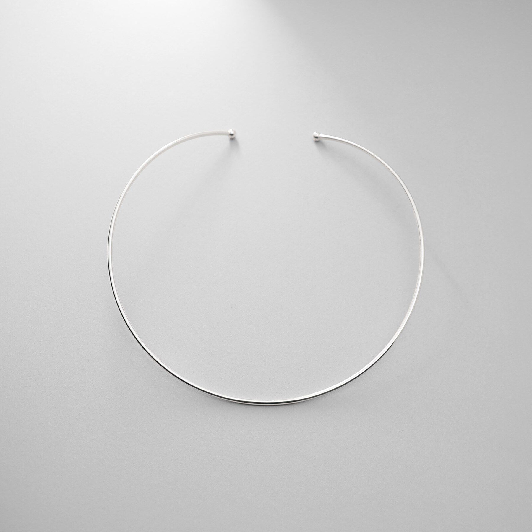 COCOSHNIK ONKITSCH「シルバー ホロウフレキシブルチョーカー」|ネックレス|