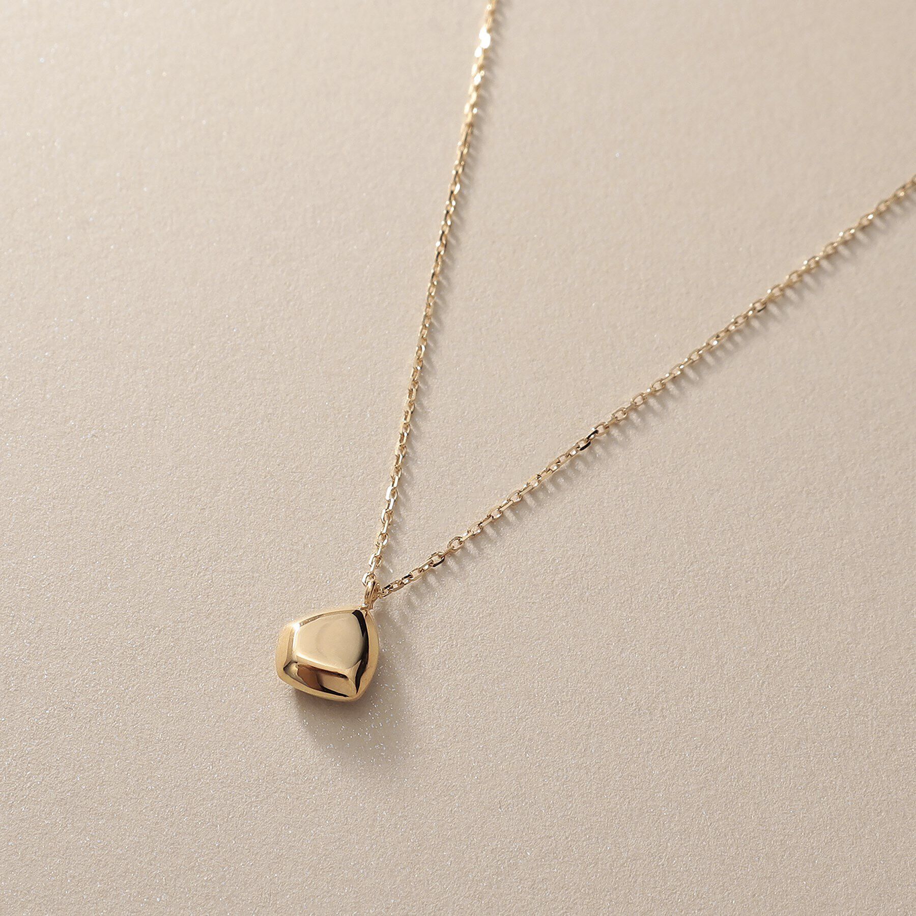 COCOSHNIK「K10中空デフォルメトラペーズ ネックレス」|ネックレス|