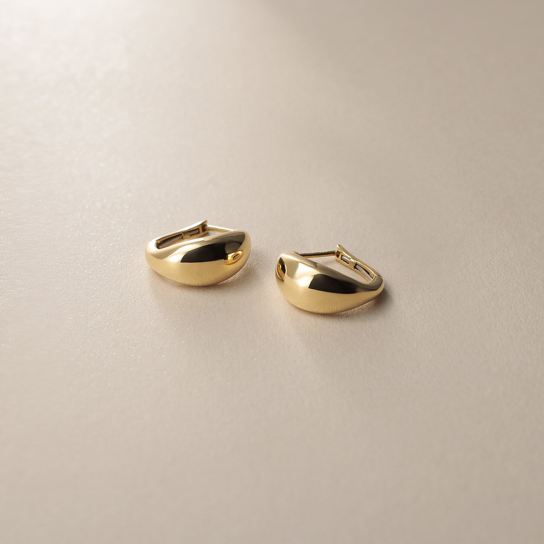 COCOSHNIK「K18ペアシェイプ ワンタッチピアス大」|ピアス|