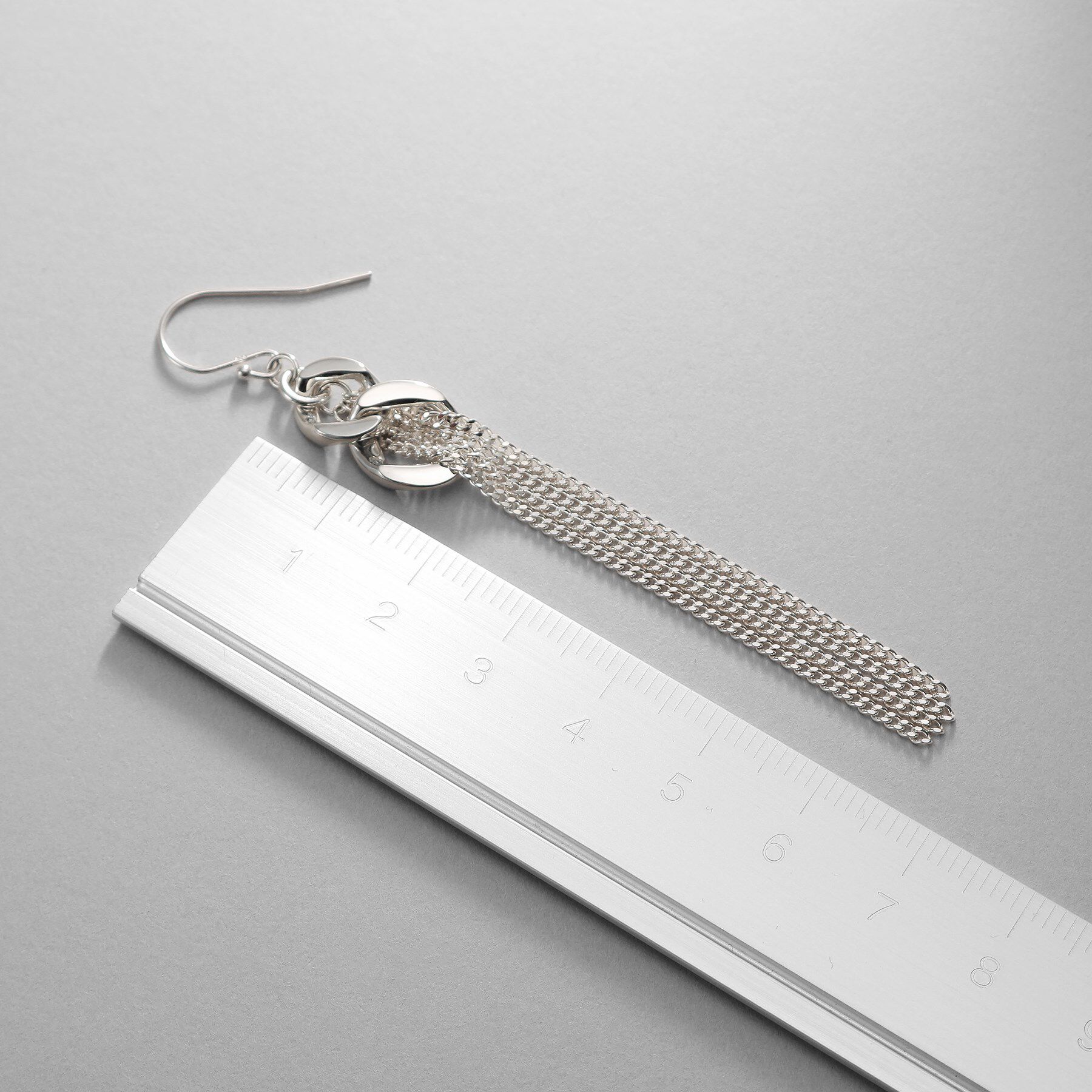 COCOSHNIK ONKITSCH「シルバー カーブチェーンモチーフフリンジピアス」|ピアス|