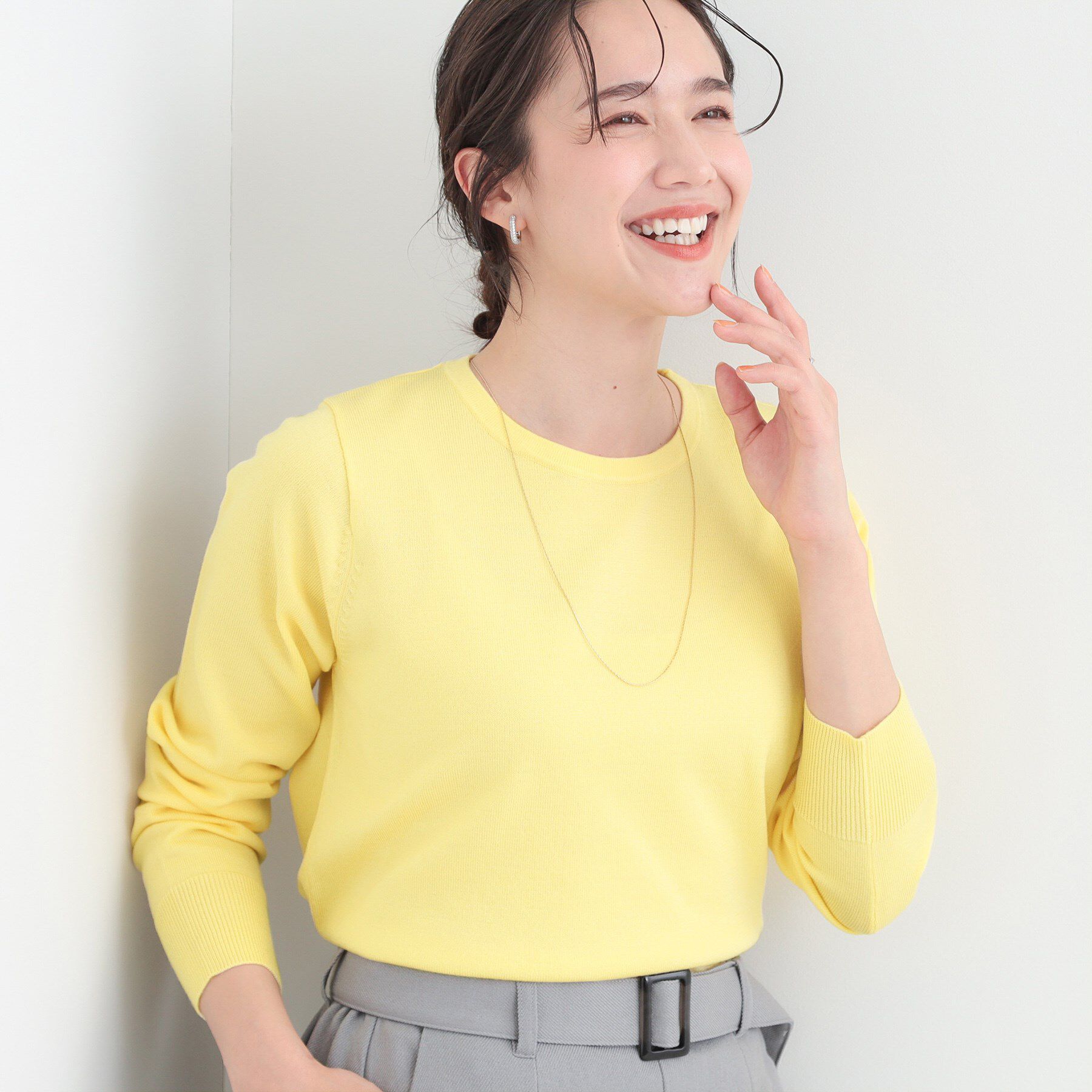 SHOO･LA･RUE「【洗濯機可/S-LL/アンサンブル可】シンプルきれい見え クルーネックニット」|ニット・セーター|イエロー(031)