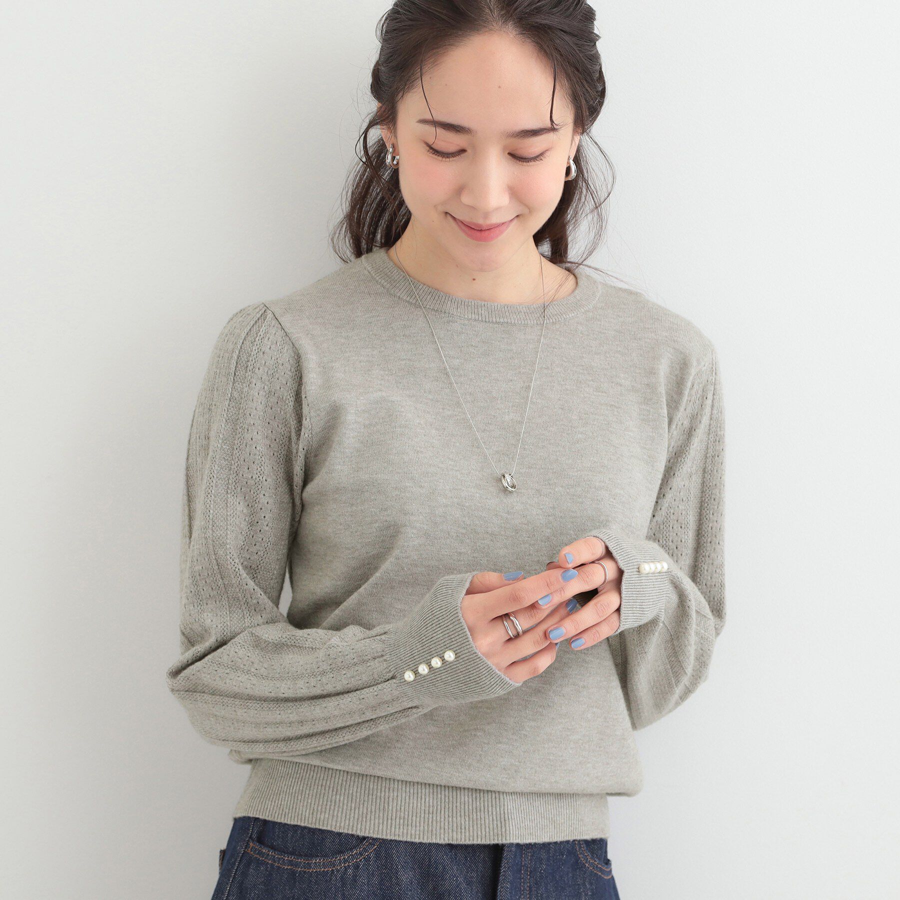 SHOO･LA･RUE「【洗濯機可/S-LL】切替デザインで上品見え お袖編み柄ニット」|ニット・セーター|グレー(012)