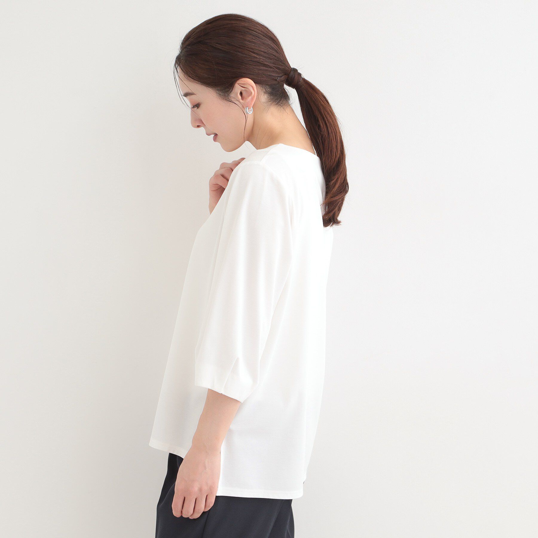 SHOO･LA･RUE「【多機能】パール調付きカットブラウス」|シャツ・ブラウス|