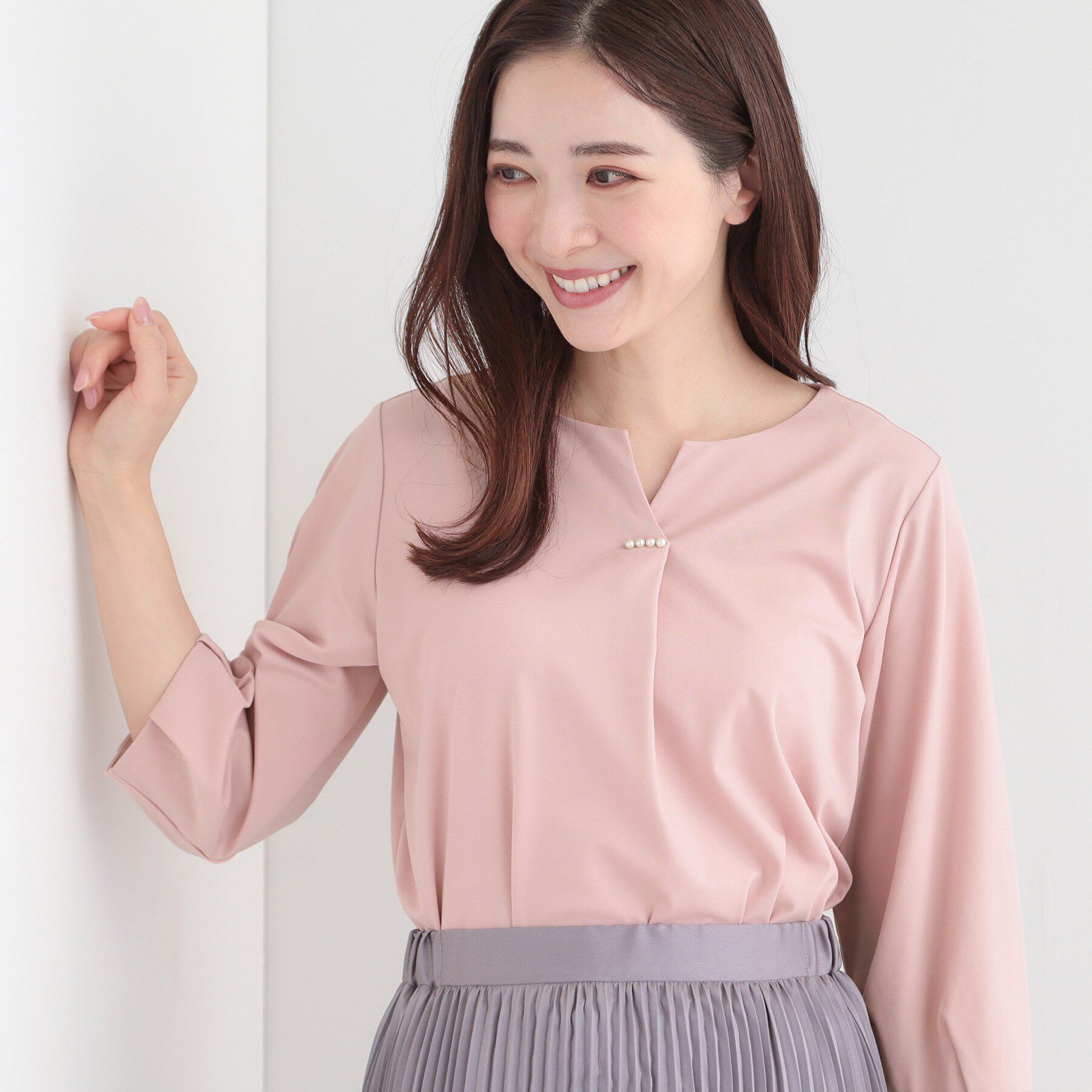 SHOO･LA･RUE「【多機能】パール調付きカットブラウス」|シャツ・ブラウス|ピンク(071)