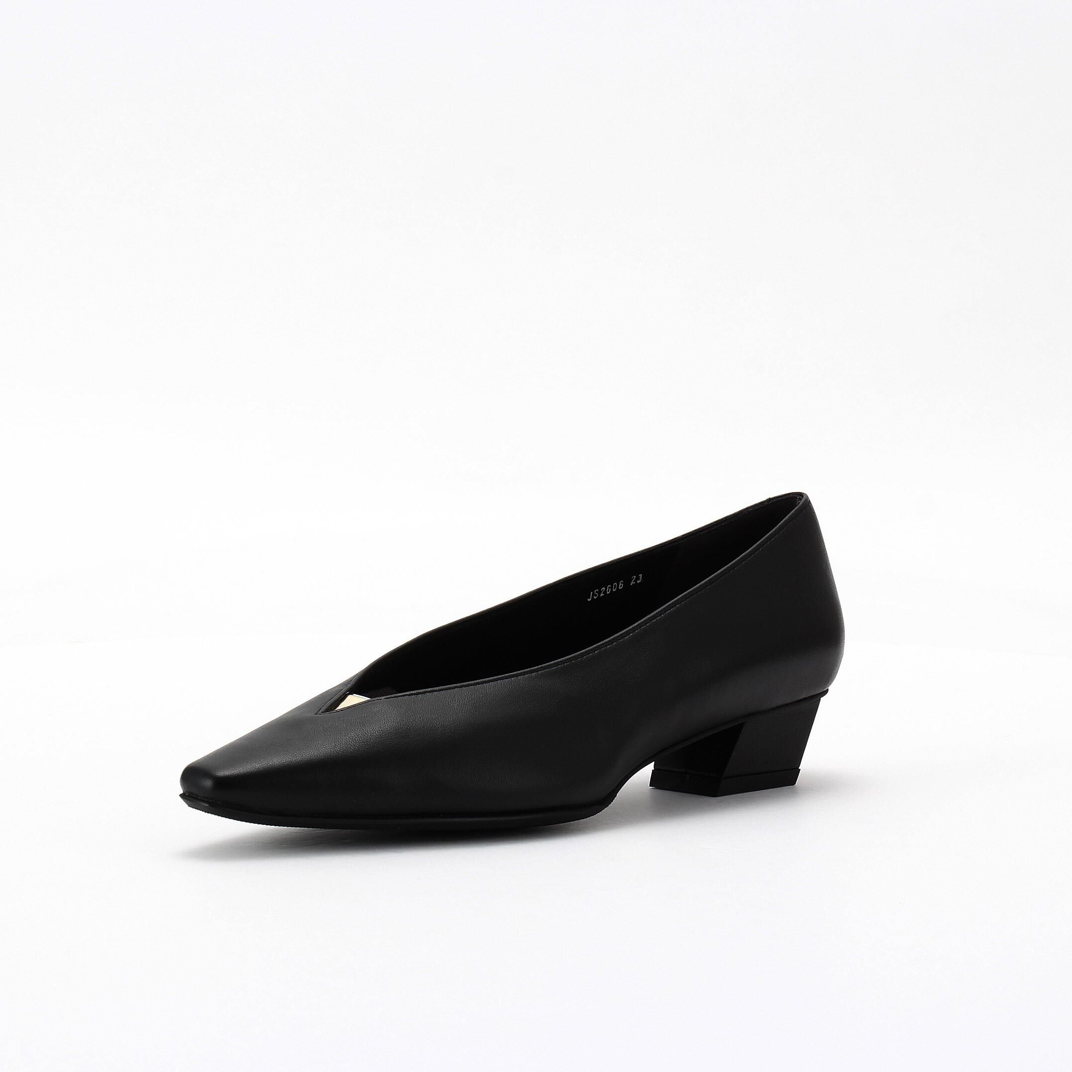 銀座かねまつ「RMJS2606SHPBLK【本革】【防水】【Eウィズ】アクアベルVカットパンプス」|パンプス|ブラック