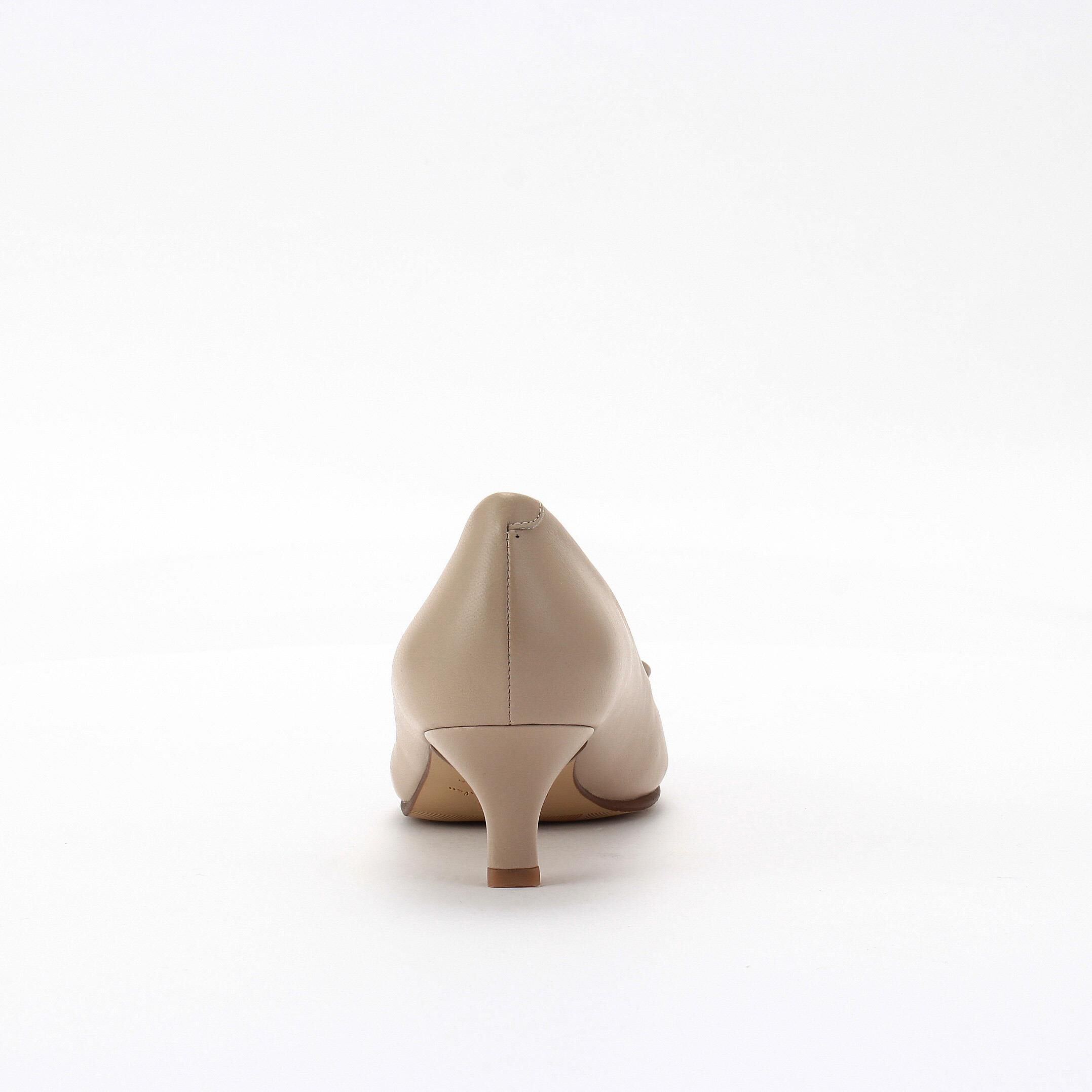 銀座かねまつ「LSBF2612SHPBEG【本革】【Bウィズ】アクアベルスレンダーパンプス」|パンプス|