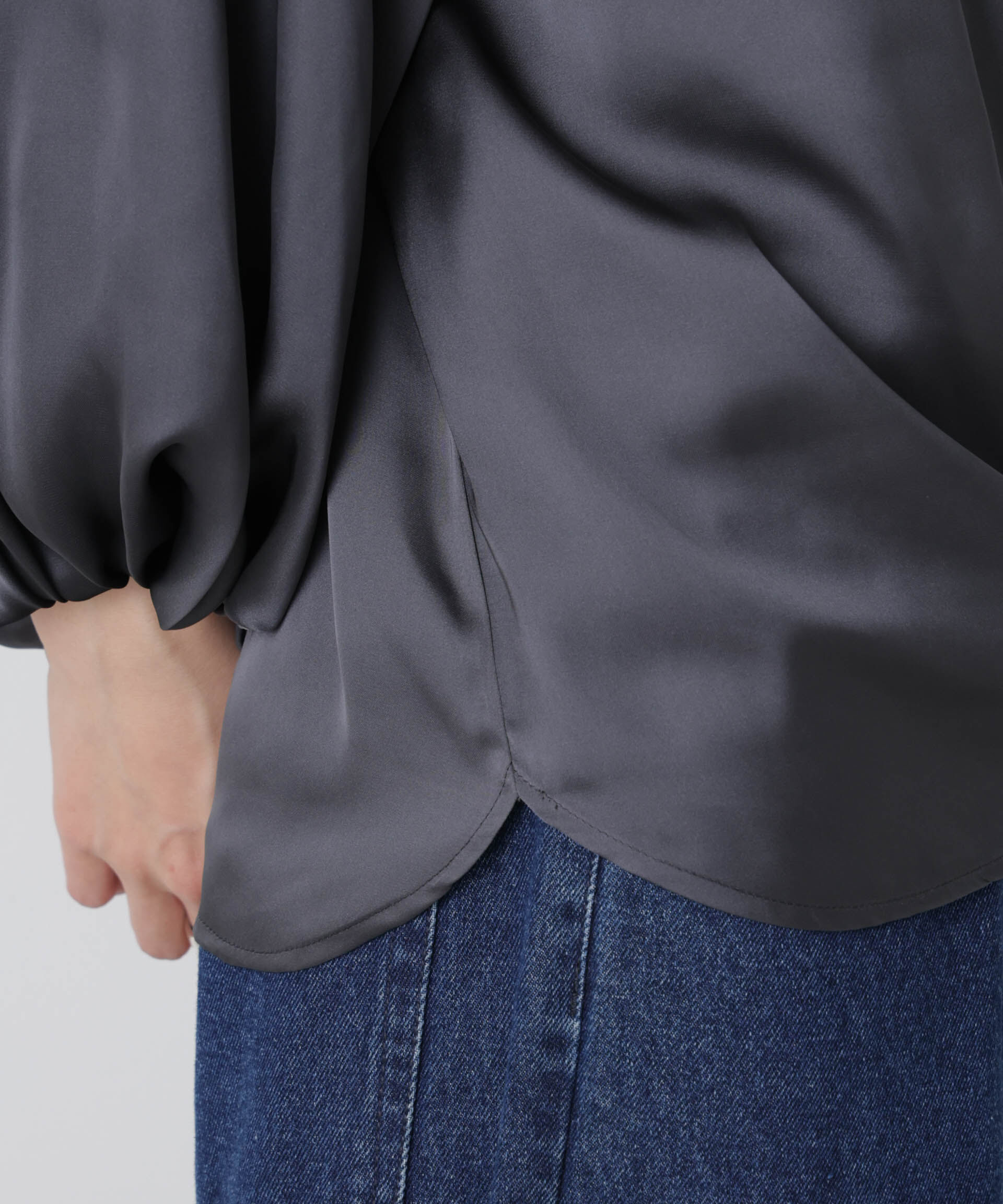 nano･universe「前後2wayサテンボリュームスリーブブラウス」|シャツ・ブラウス|