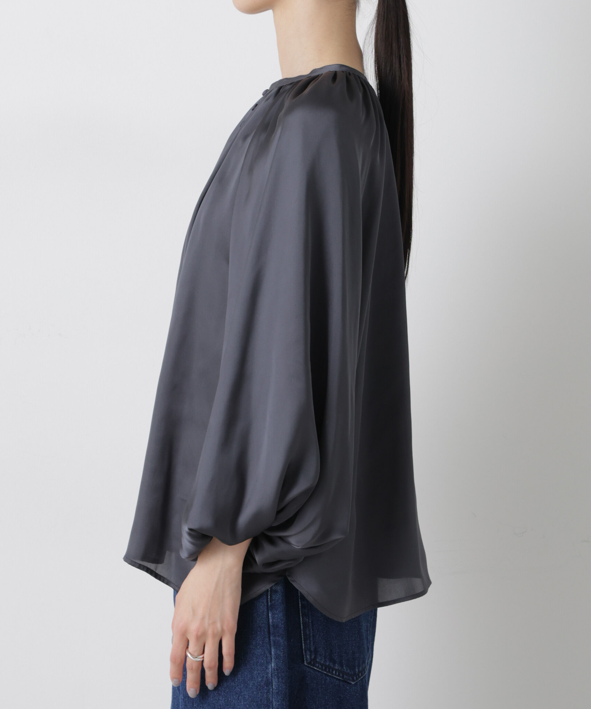 nano･universe「前後2wayサテンボリュームスリーブブラウス」|シャツ・ブラウス|