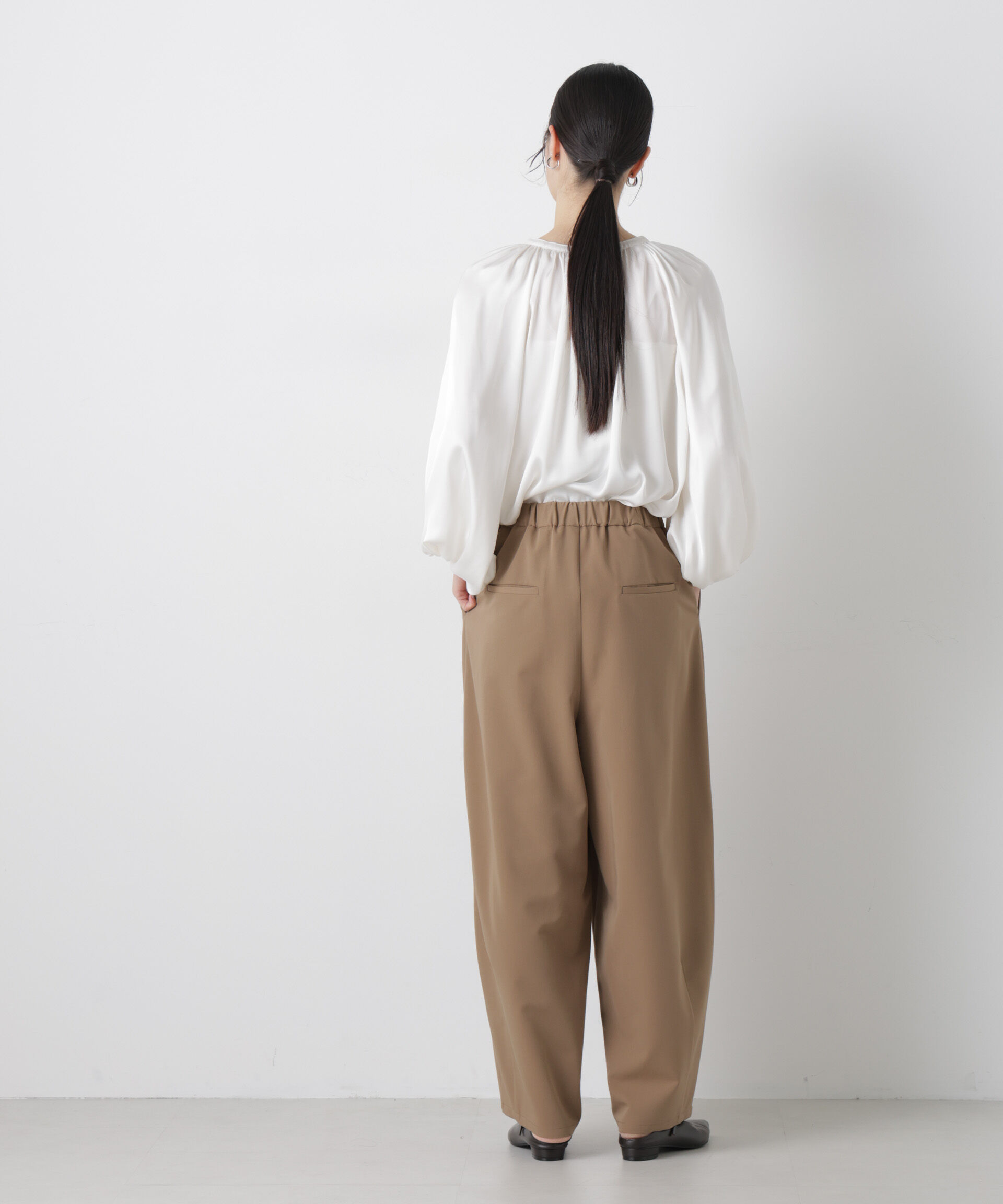 nano･universe「前後2wayサテンボリュームスリーブブラウス」|シャツ・ブラウス|