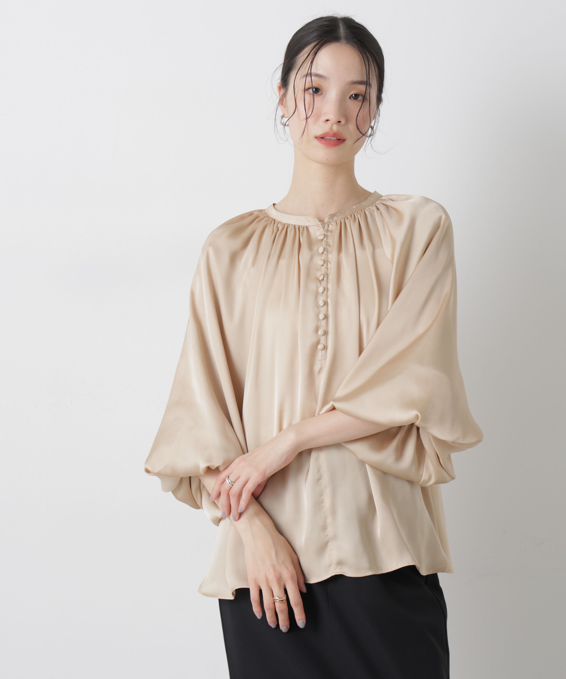 nano･universe「前後2wayサテンボリュームスリーブブラウス」|シャツ・ブラウス|