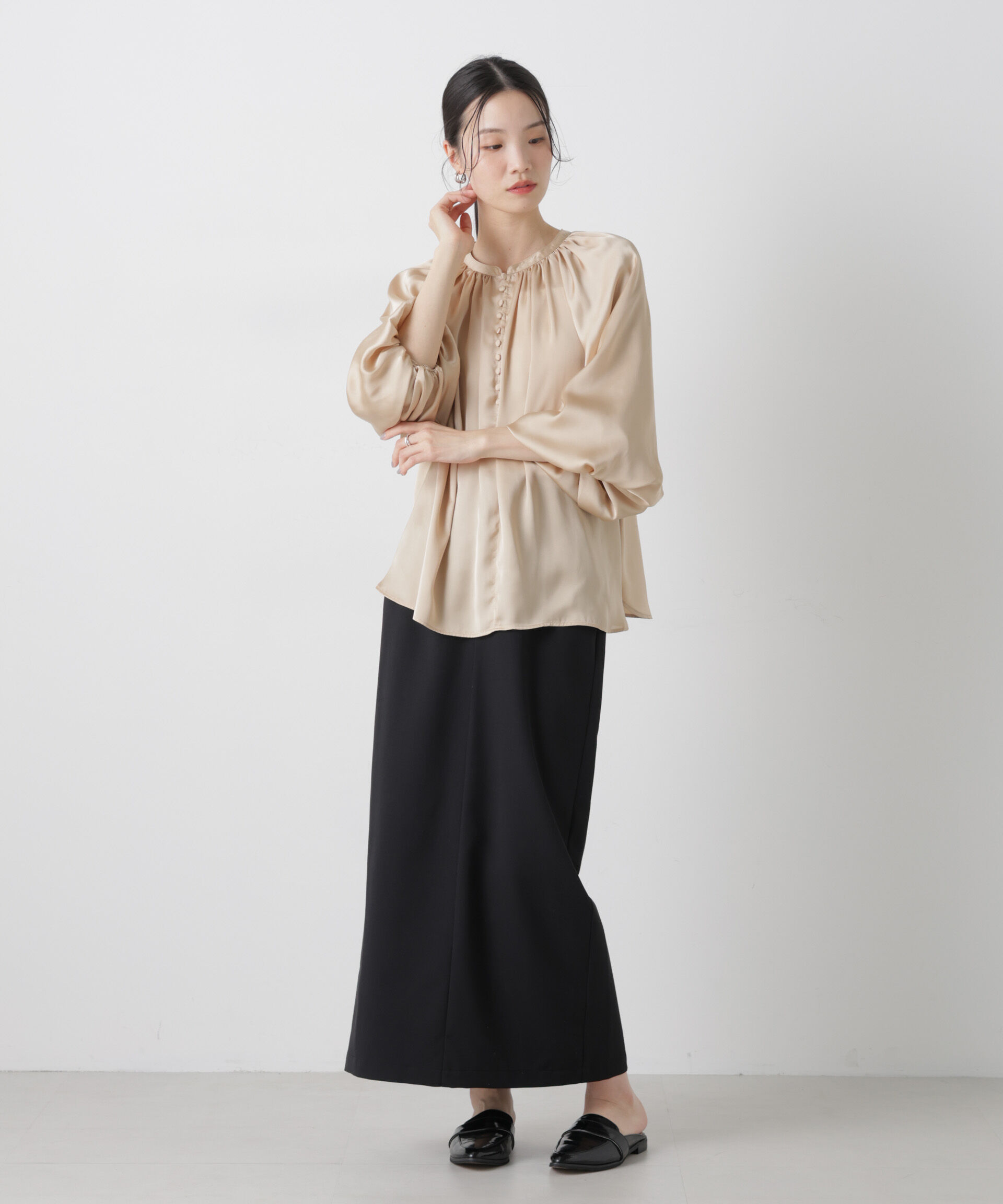 nano･universe「前後2wayサテンボリュームスリーブブラウス」|シャツ・ブラウス|