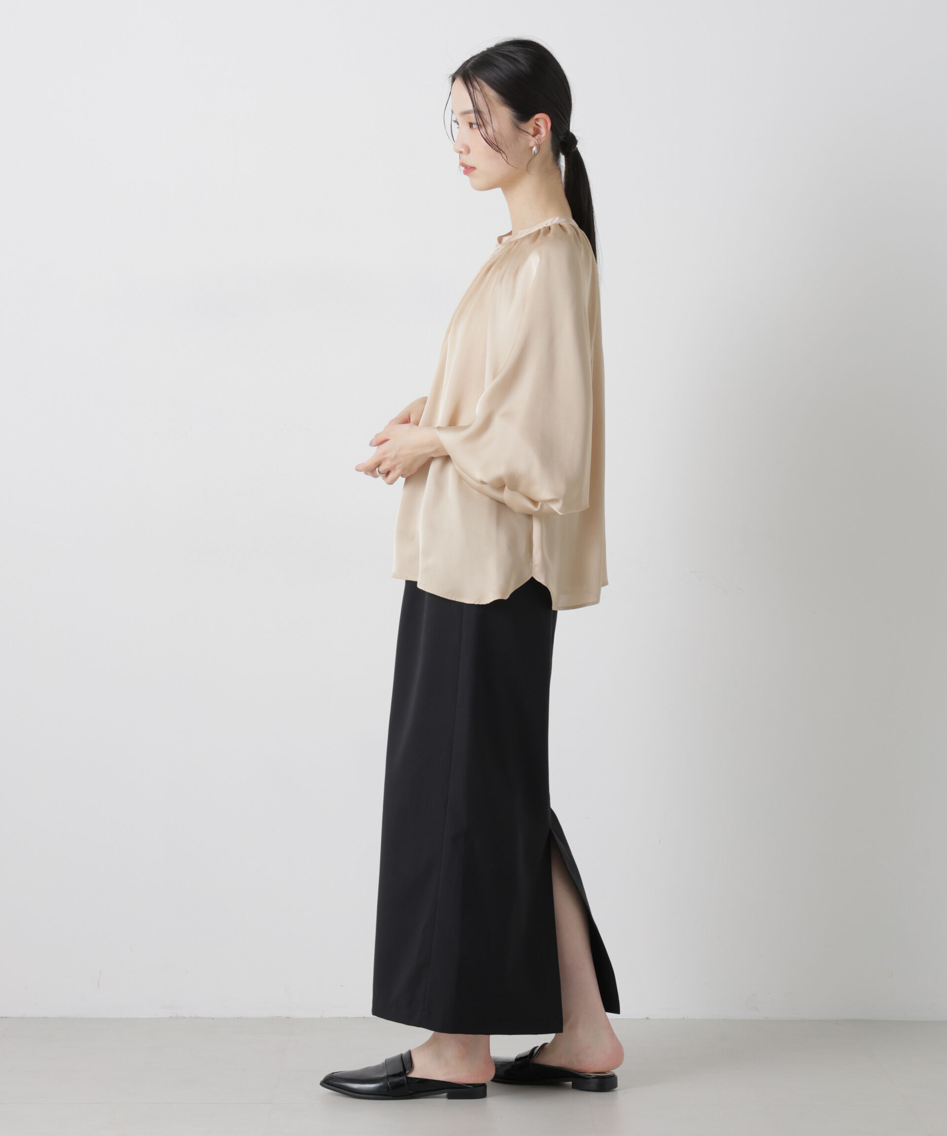 nano･universe「前後2wayサテンボリュームスリーブブラウス」|シャツ・ブラウス|