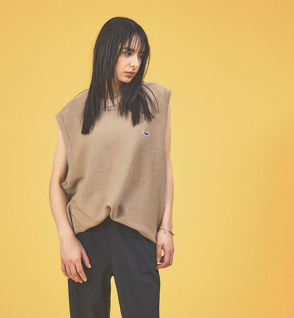 ABAHOUSE「PENNEYS /ペニーズ FOXワンポイントワッペン / Uネックベスト」|ニット・セーター|ベージュ