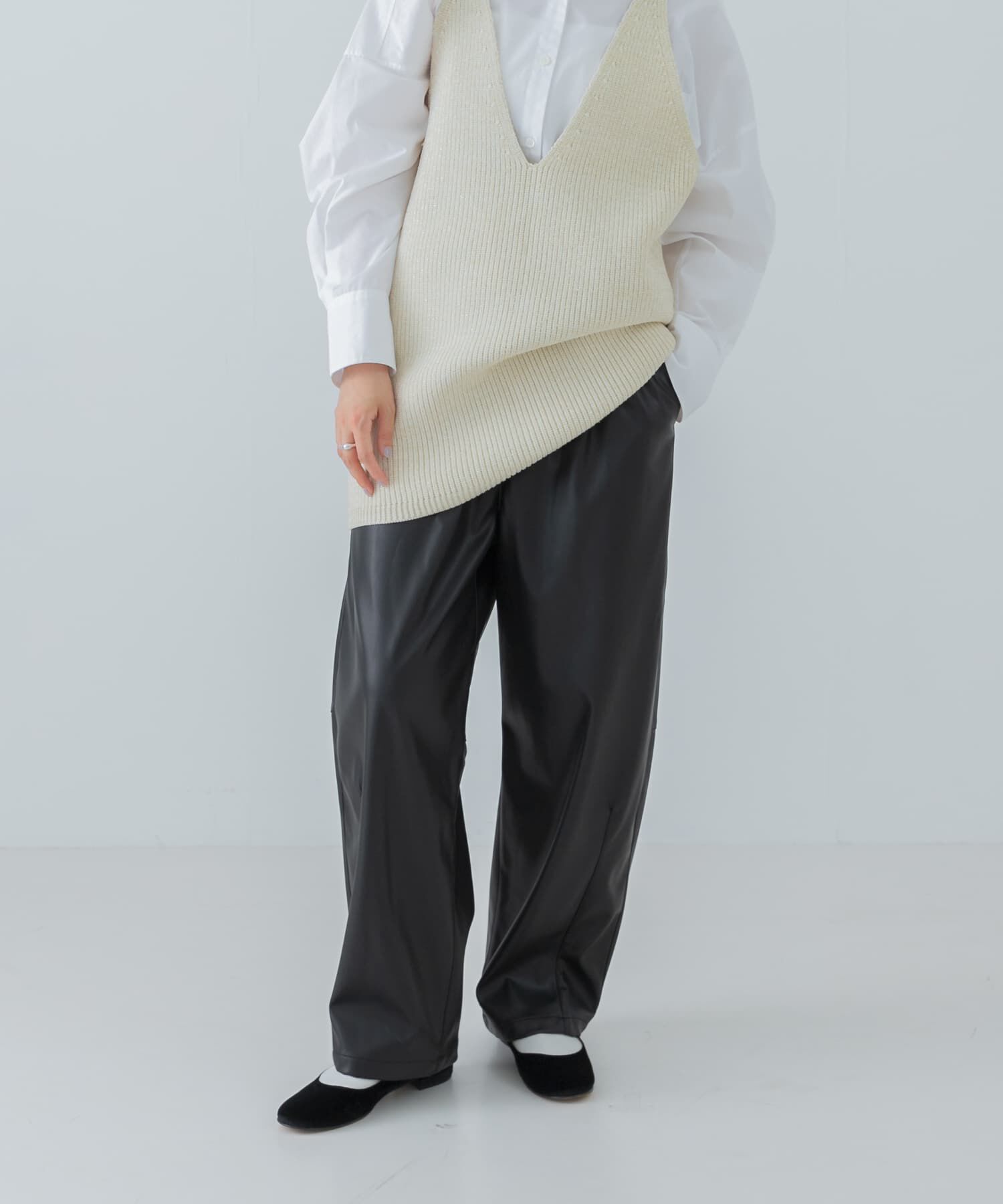 URBAN RESEARCH「レザーライクコクーンパンツ」|その他|ブラック