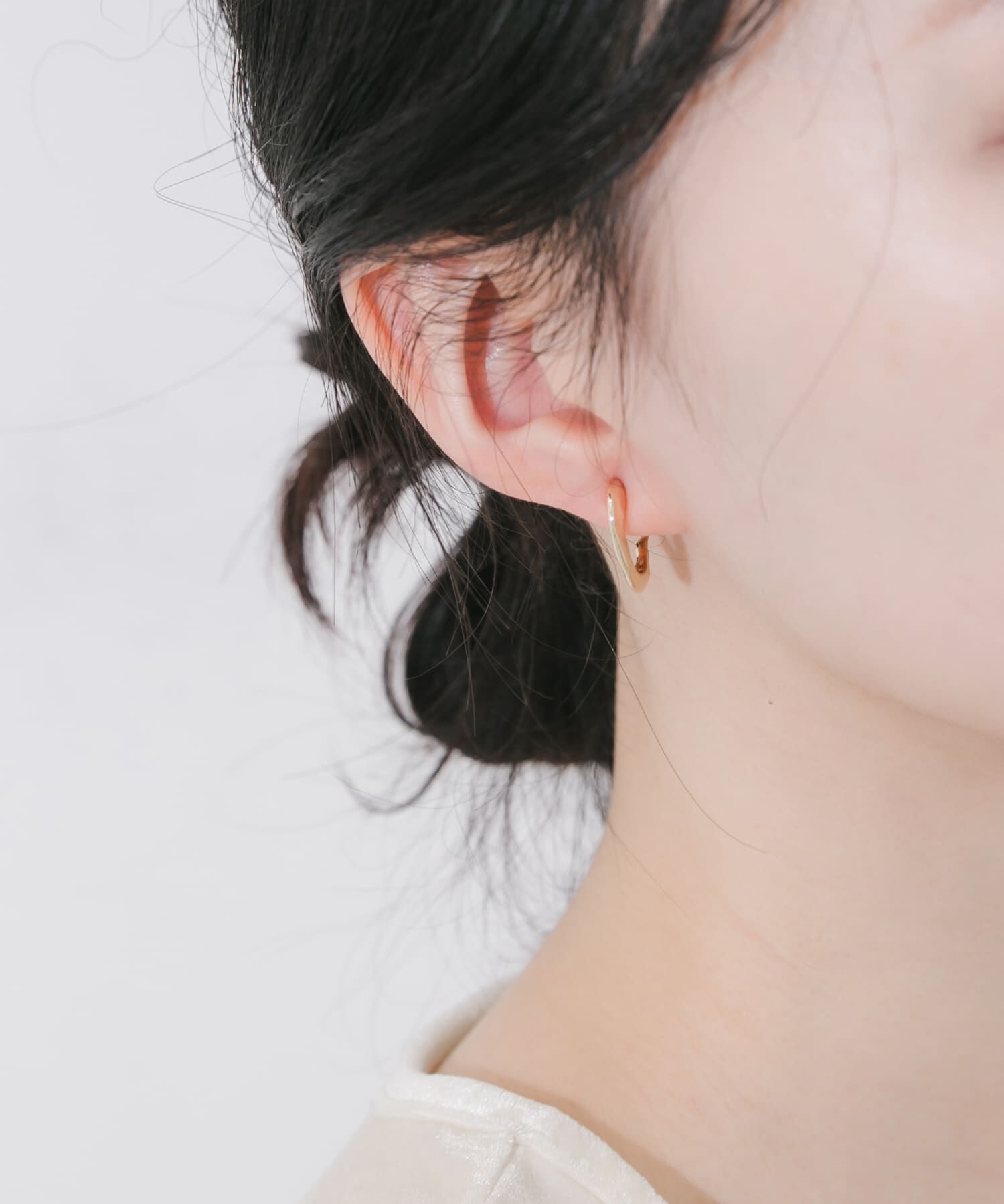 SMELLY「ニュアンスフープイヤリング」|イヤリング|