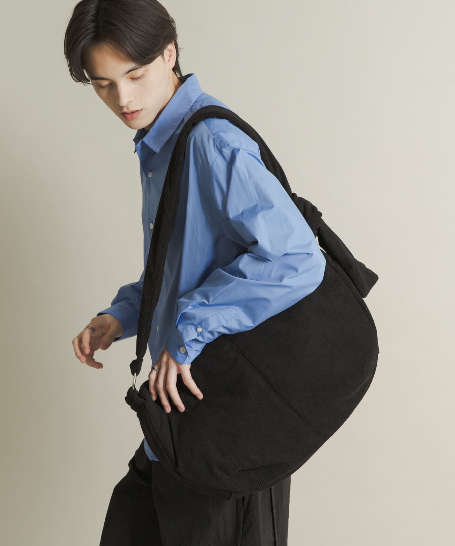 SENSE OF PLACE by URBAN RESEARCH「コーデュロイビッグショルダー」|ショルダー・メッセンジャー|ブラック