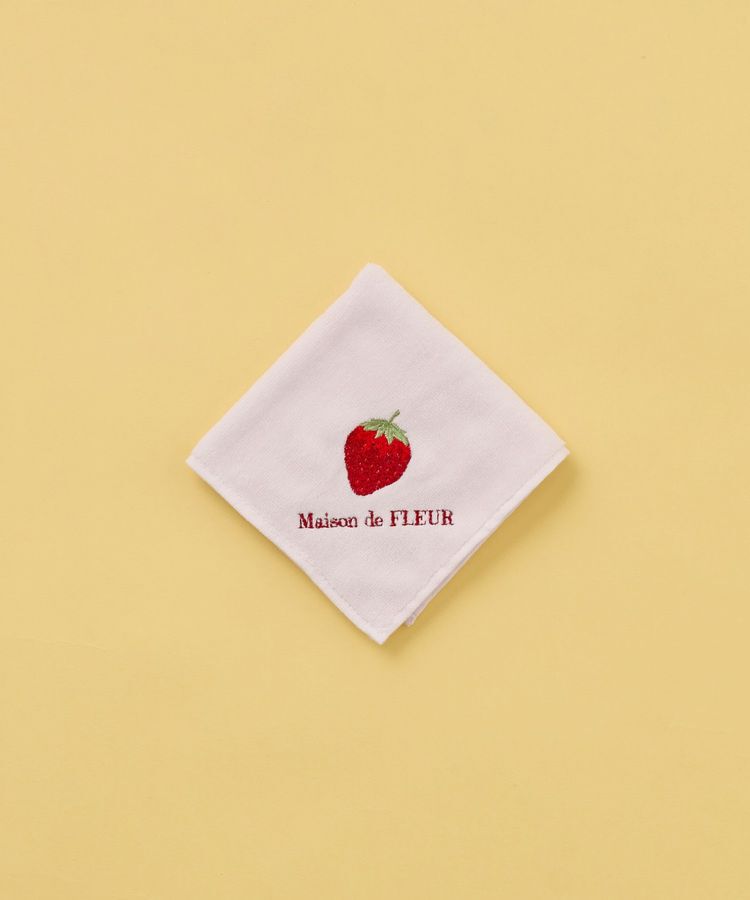Maison de FLEUR「いちご刺繍タオルハンカチ」|ハンカチ|ピンク
