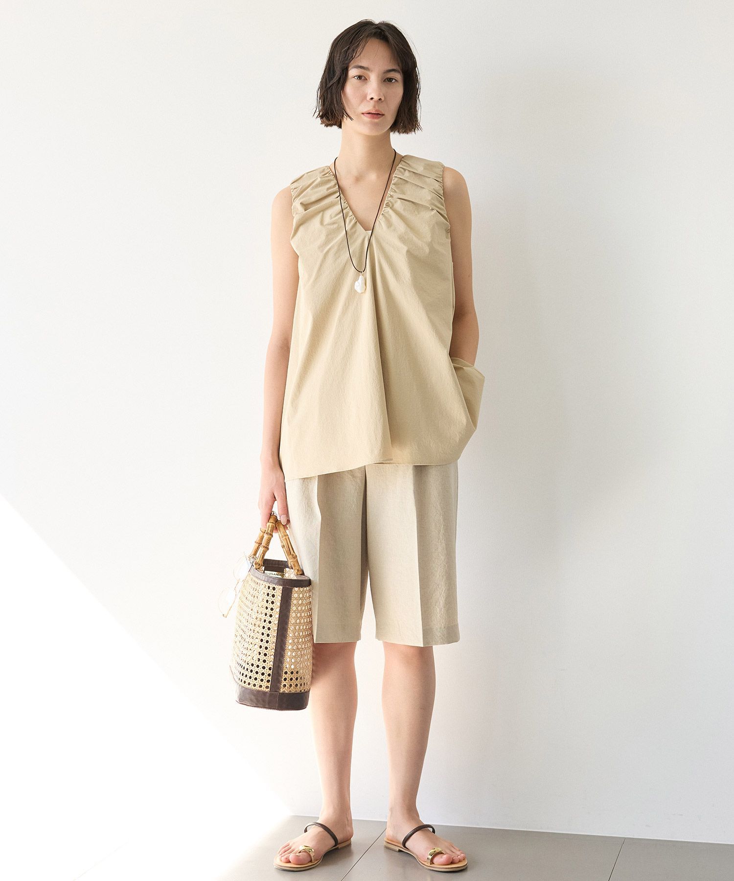 BABYLONE「【多機能素材】撥水Vネックギャザーブラウス」|シャツ・ブラウス|