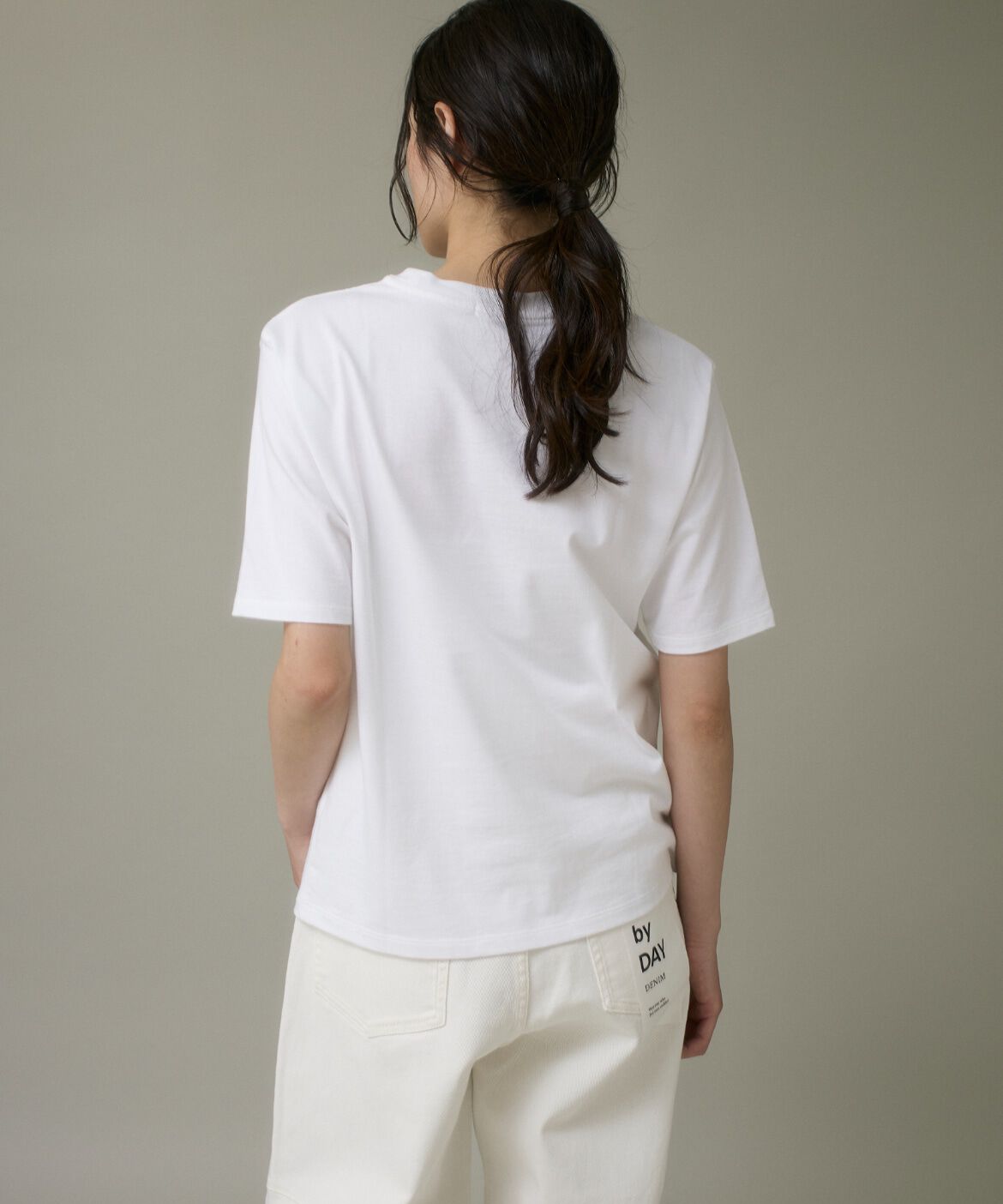 DAY by DAY it&rsquo;s international「ロゴ刺繍Tシャツ」|Tシャツ・カットソー|