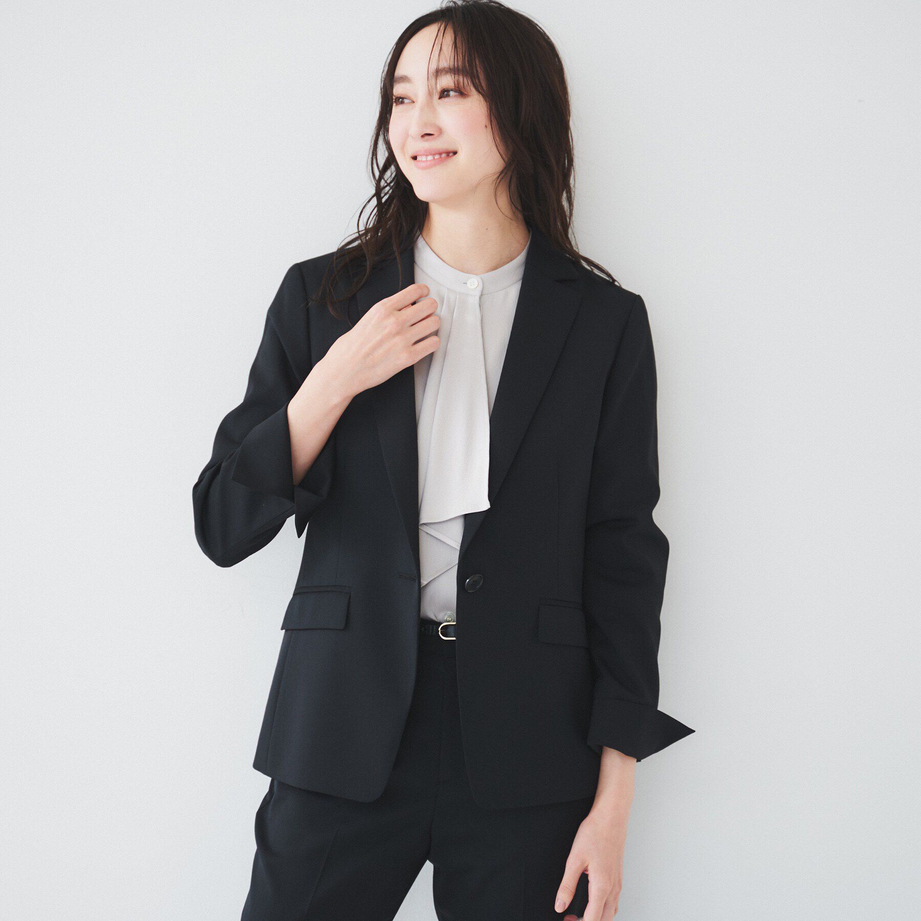 UNTITLED「【洗える/お仕事スーツ】レジェールギャバ 背抜きテーラードジャケット」|テーラードジャケット|ブラック(019)