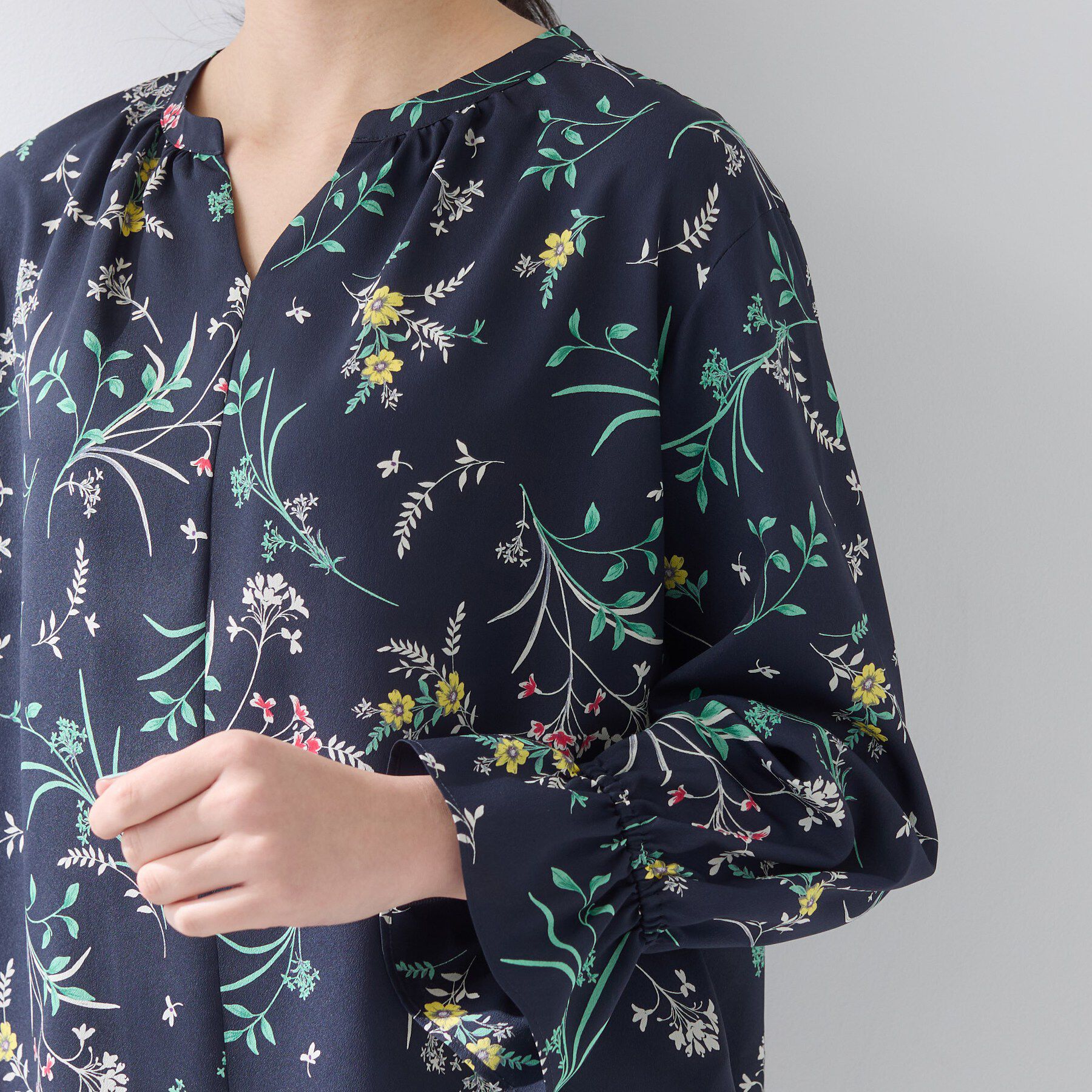 INDIVI「【SETUP可能】モダンフラワー柄キャンディスリーブブラウス」|シャツ・ブラウス|