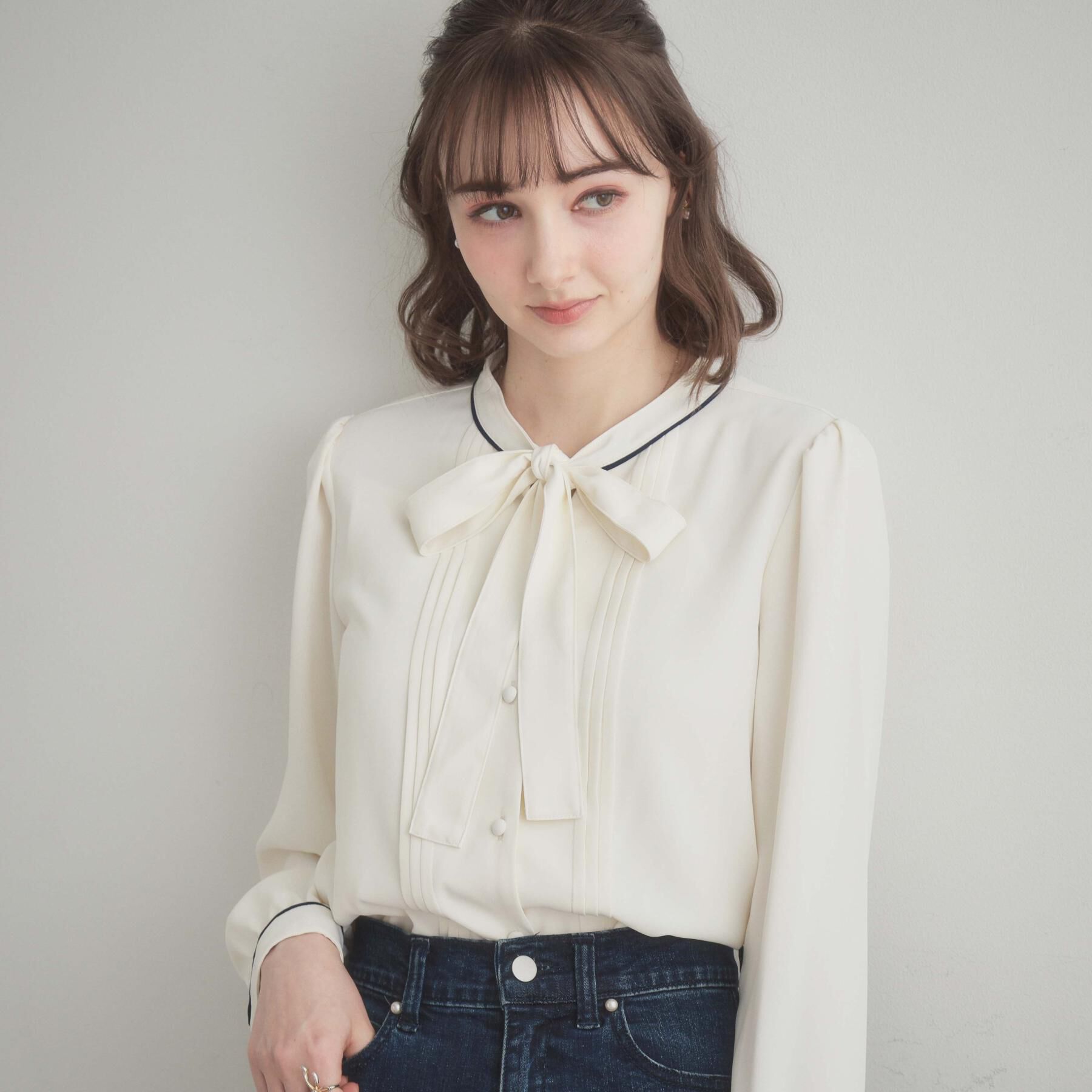 Couture broach「【ハレの日・通勤】配色タックタイブラウス」|シャツ・ブラウス|