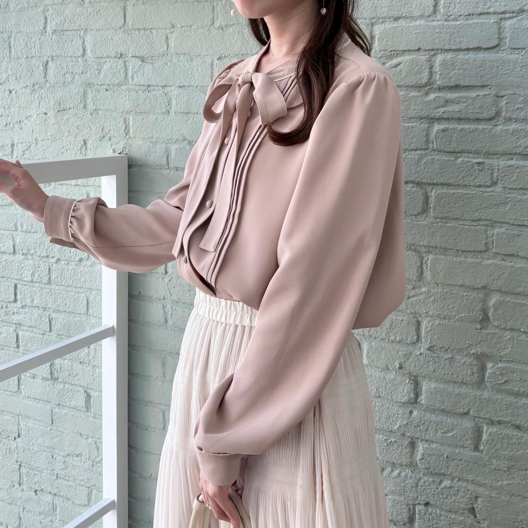 Couture broach「【ハレの日・通勤】配色タックタイブラウス」|シャツ・ブラウス|