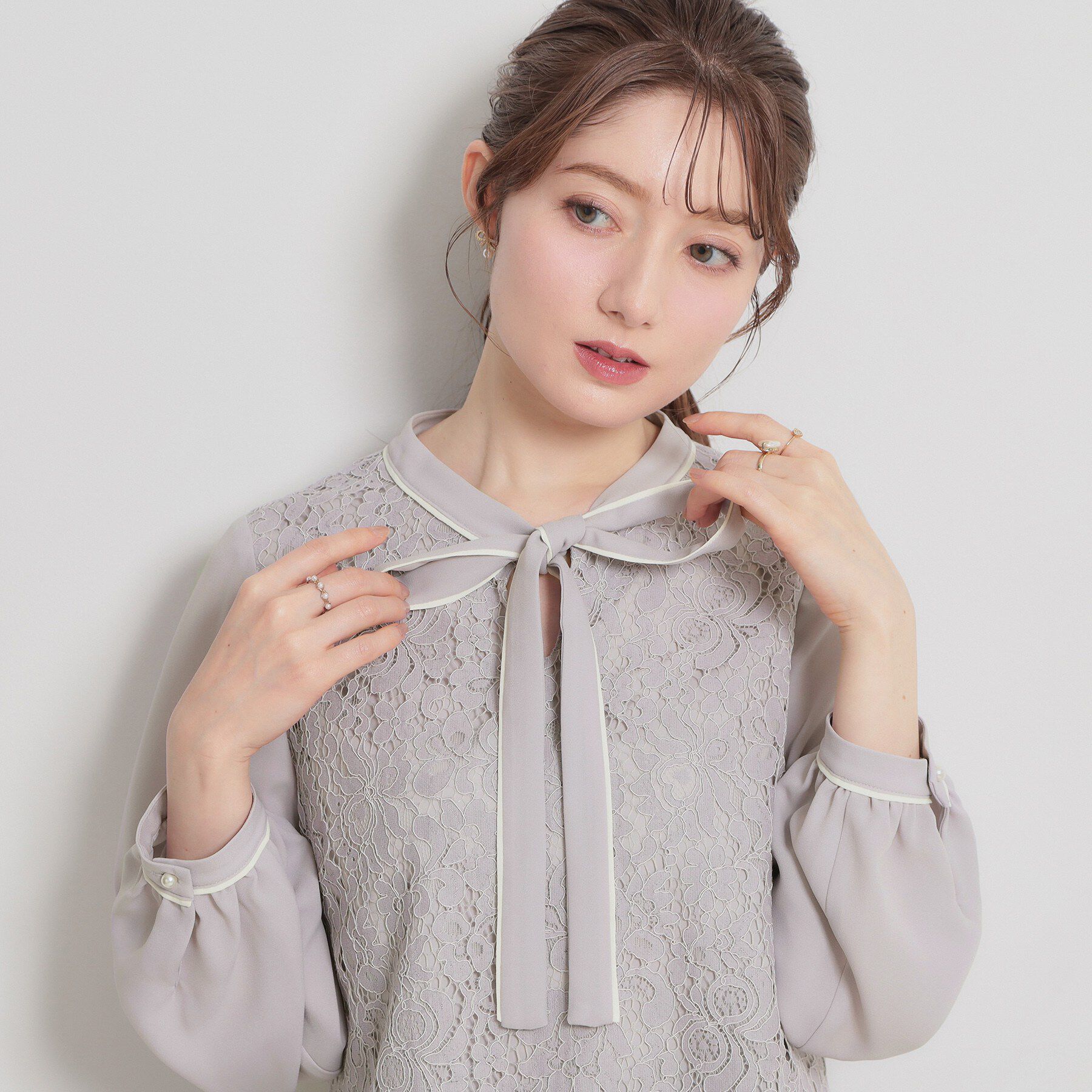 Couture broach「【洗える・通勤】フラワーレースブラウス」|シャツ・ブラウス|ライトグレー(011