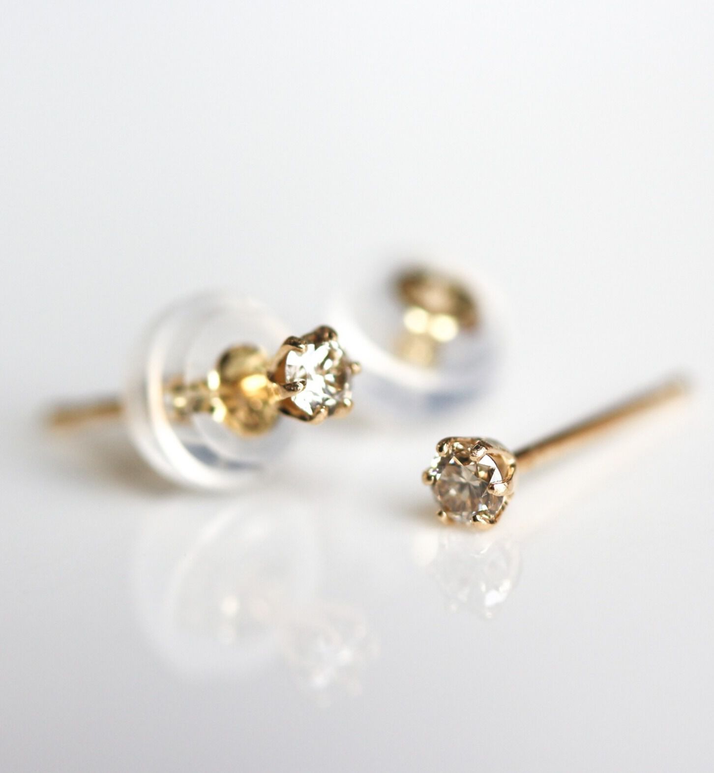  「一石 シャンパンダイヤモンド 0.1ct ピアス | K18」|ピアス|