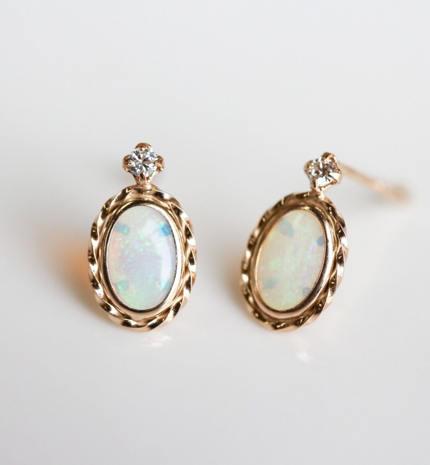  「ダイヤモンド / オーストラリア オパール ピアス | K10YG」|ピアス|