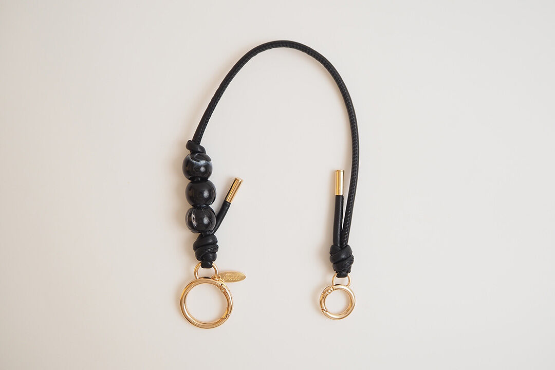  「FEDELE フェイクレザービーズストラップ S」|ストラップ|BLK