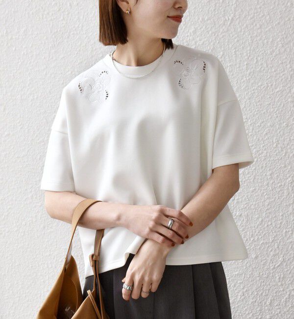 SHIPS any「《予約》SHIPS any:〈洗濯機可能〉エンブロイダリー ショートスリーブ プルオーバー」|Tシャツ・カットソー|ホワイト