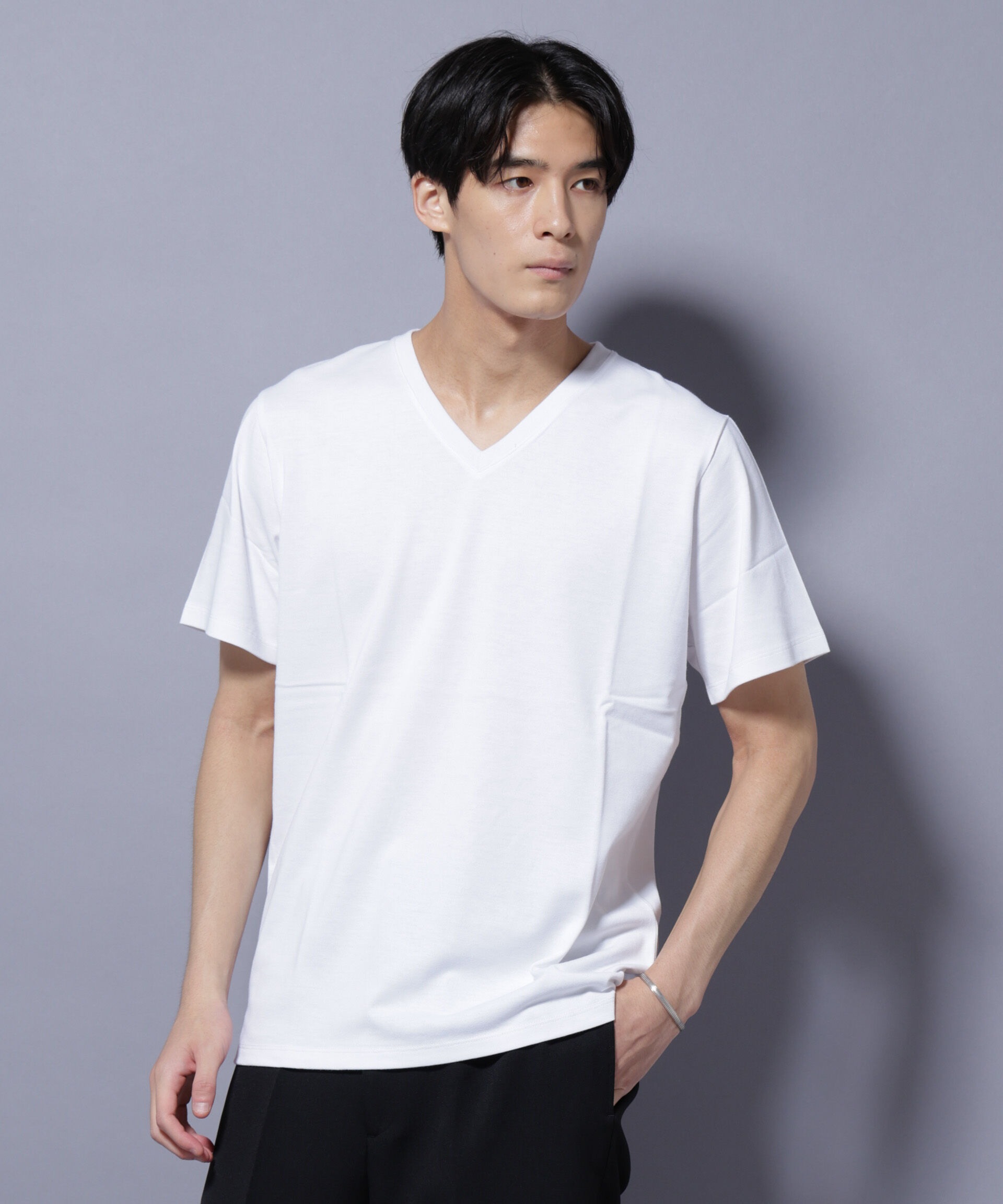 nano･universe「WEB限定/Anti Soaked(R) 汗染み防止 Vネック レギュラーシルエットTシャツ」|Tシャツ・カットソー|ホワイト