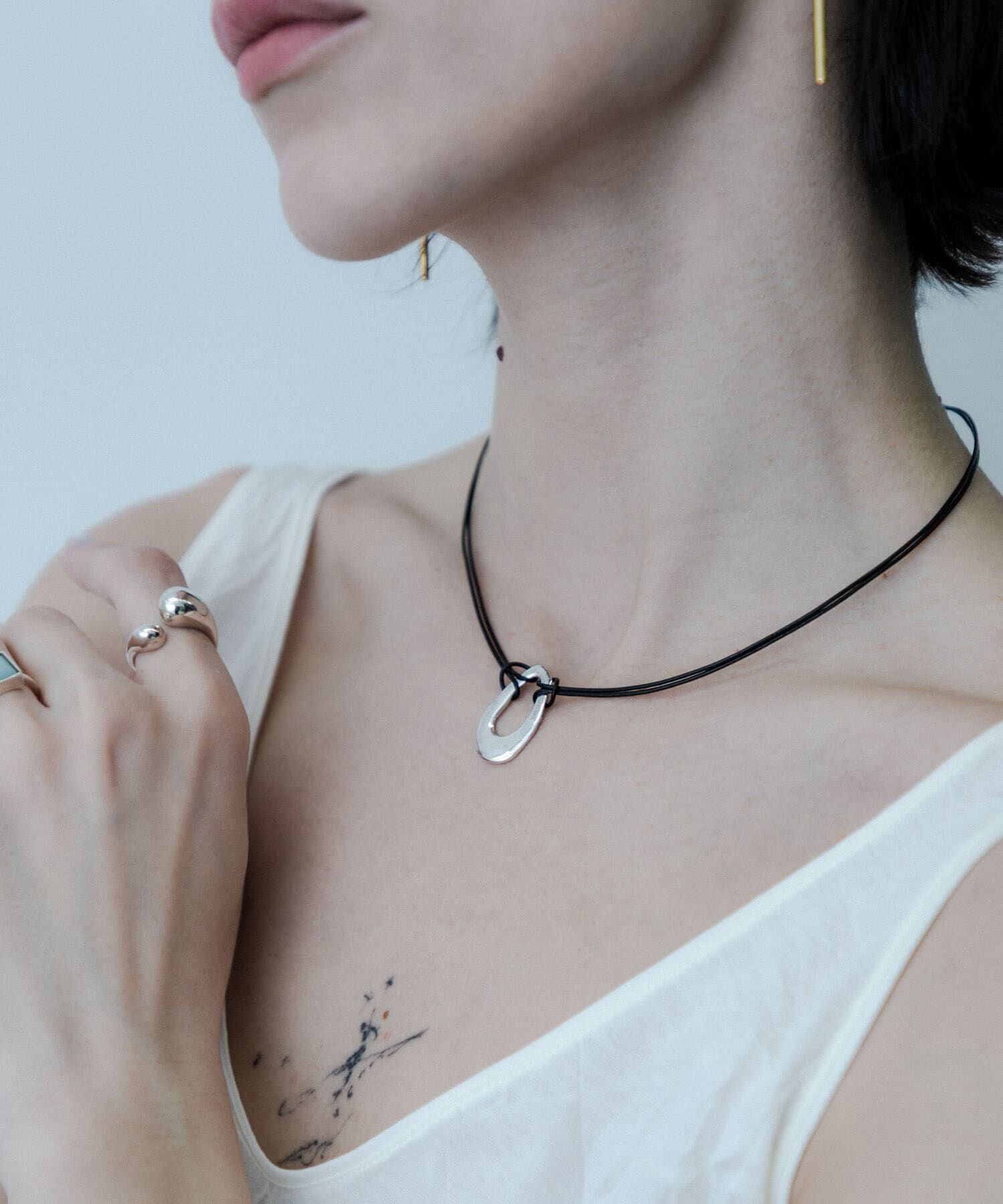 SMELLY「SMELLY so&rsquo;　oval plate cord necklace」|ネックレス|