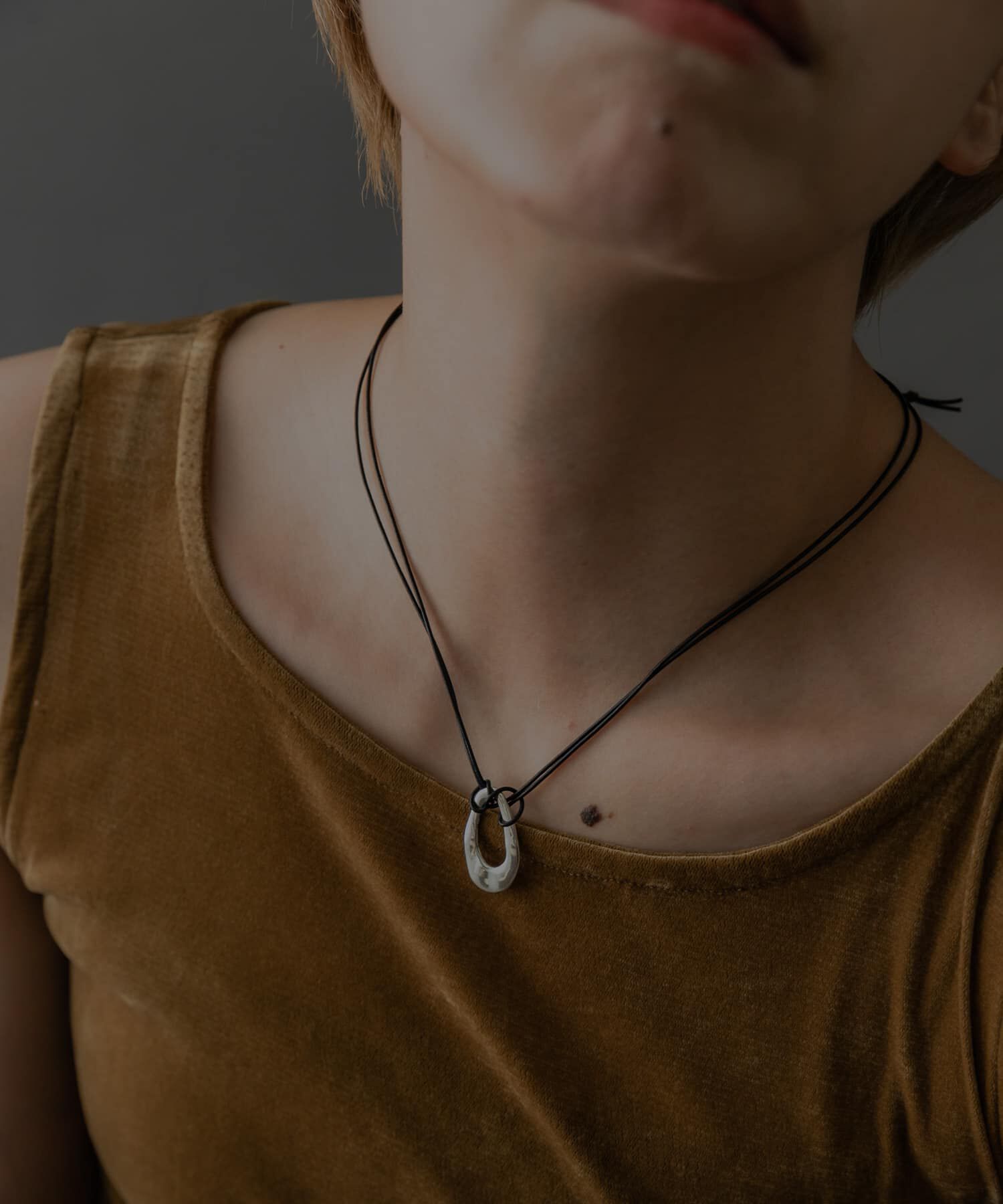 SMELLY「SMELLY so&rsquo;　oval plate cord necklace」|ネックレス|