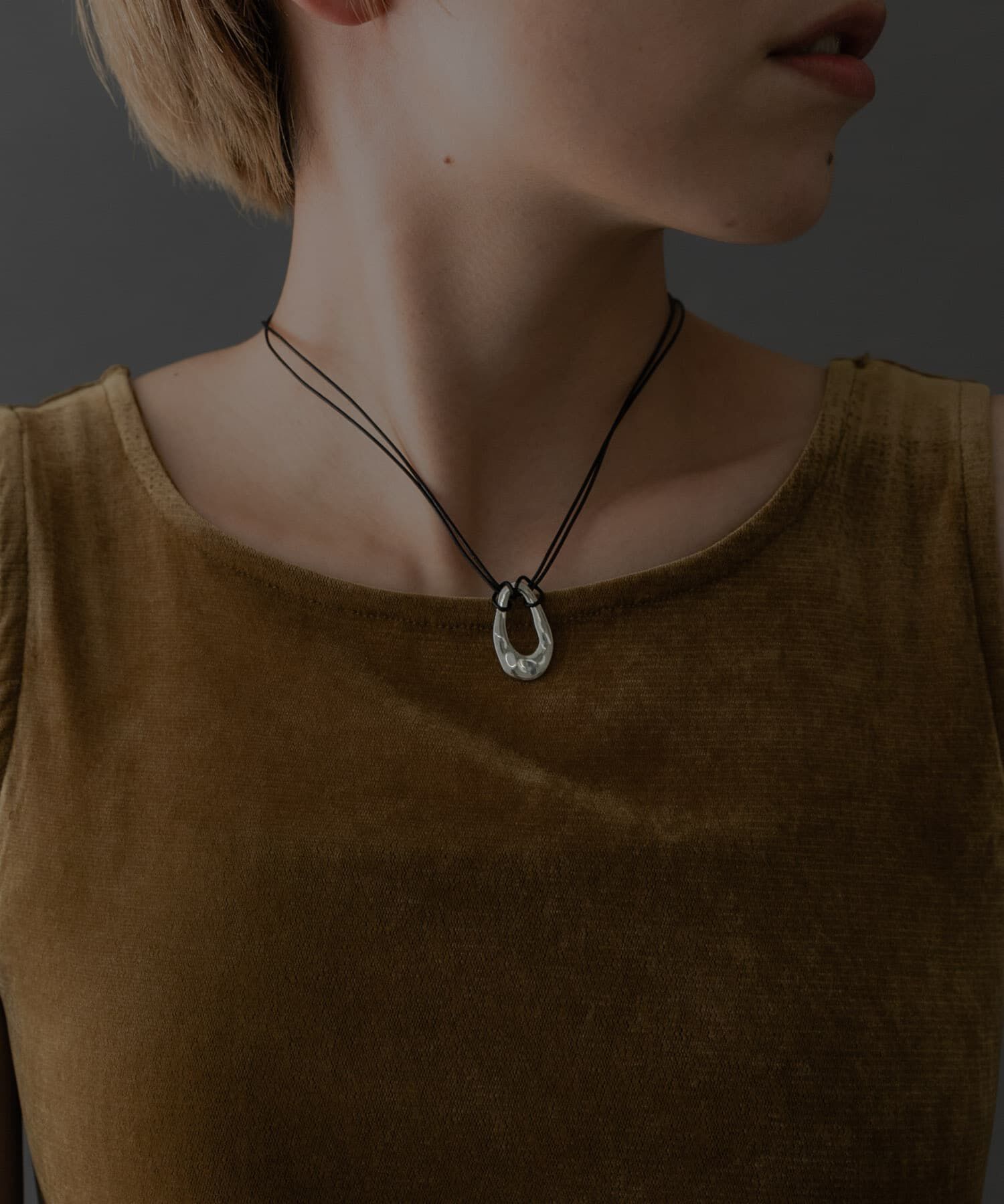 SMELLY「SMELLY so&rsquo;　oval plate cord necklace」|ネックレス|