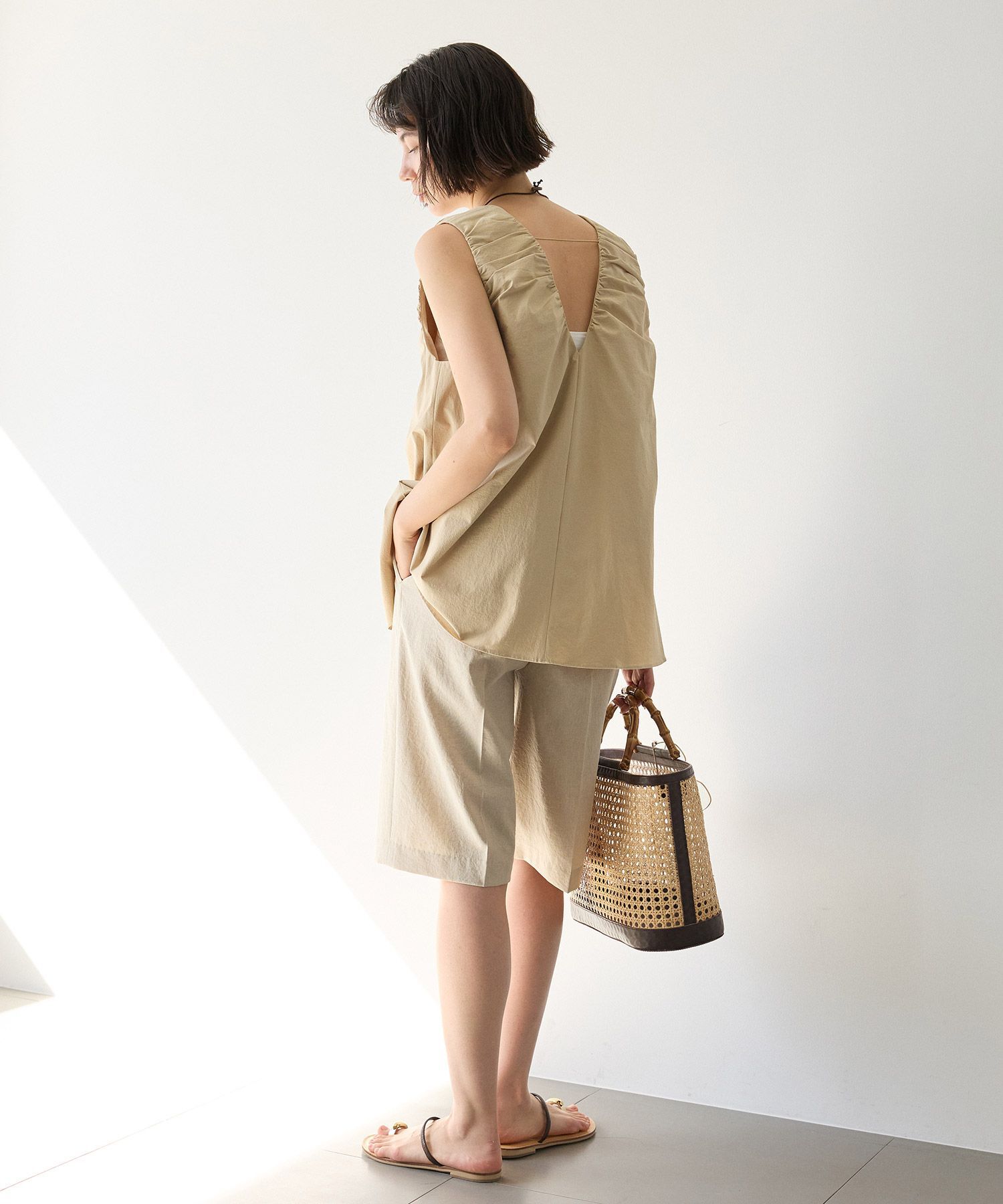 BABYLONE「【多機能素材】撥水Vネックギャザーブラウス」|シャツ・ブラウス|