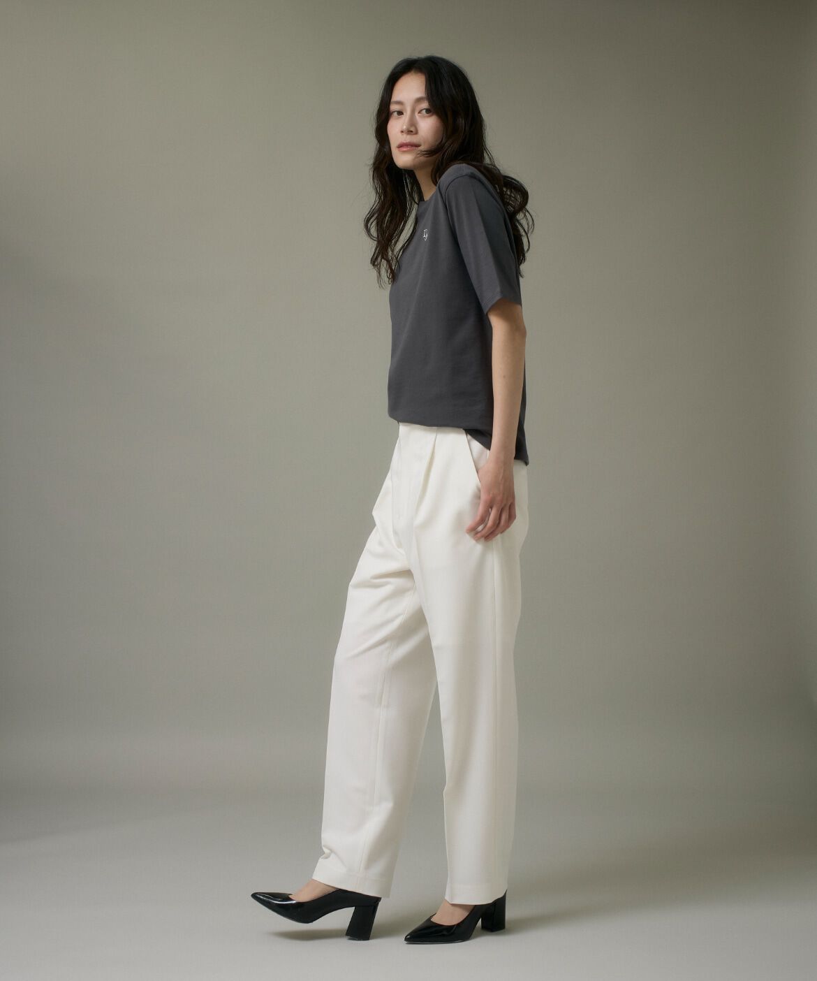 DAY by DAY it&rsquo;s international「ロゴ刺繍Tシャツ」|Tシャツ・カットソー|