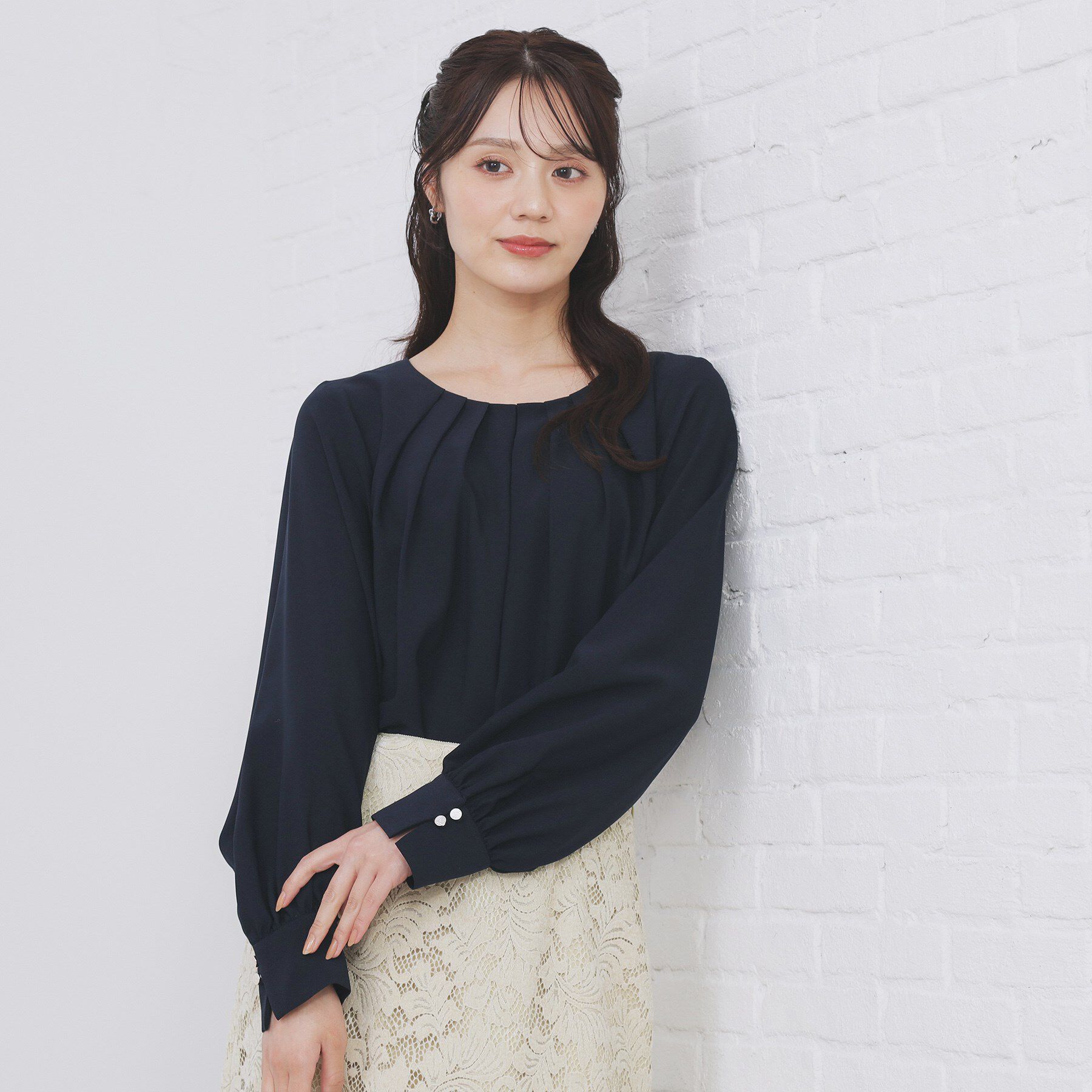 index「クルーネックタックブラウス【洗濯機OK/防シワ/イージーアイロン】」|シャツ・ブラウス|