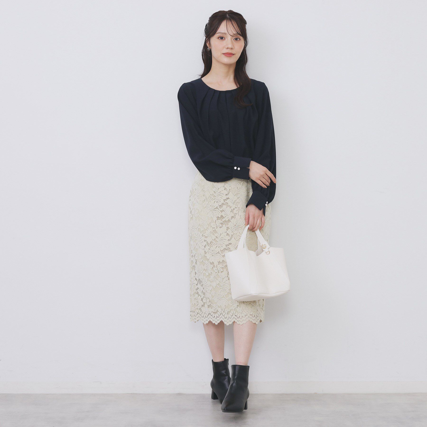 index「クルーネックタックブラウス【洗濯機OK/防シワ/イージーアイロン】」|シャツ・ブラウス|