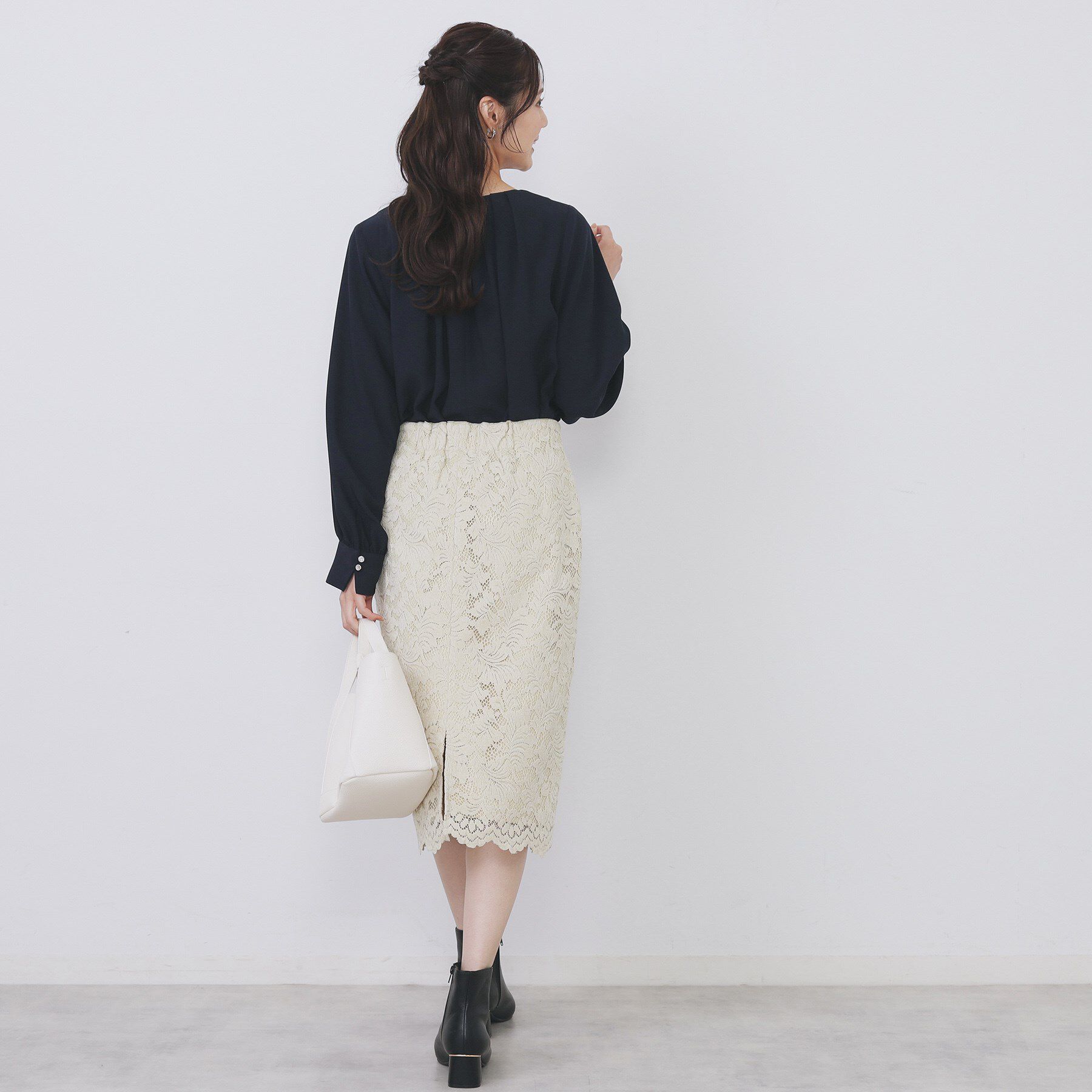 index「クルーネックタックブラウス【洗濯機OK/防シワ/イージーアイロン】」|シャツ・ブラウス|