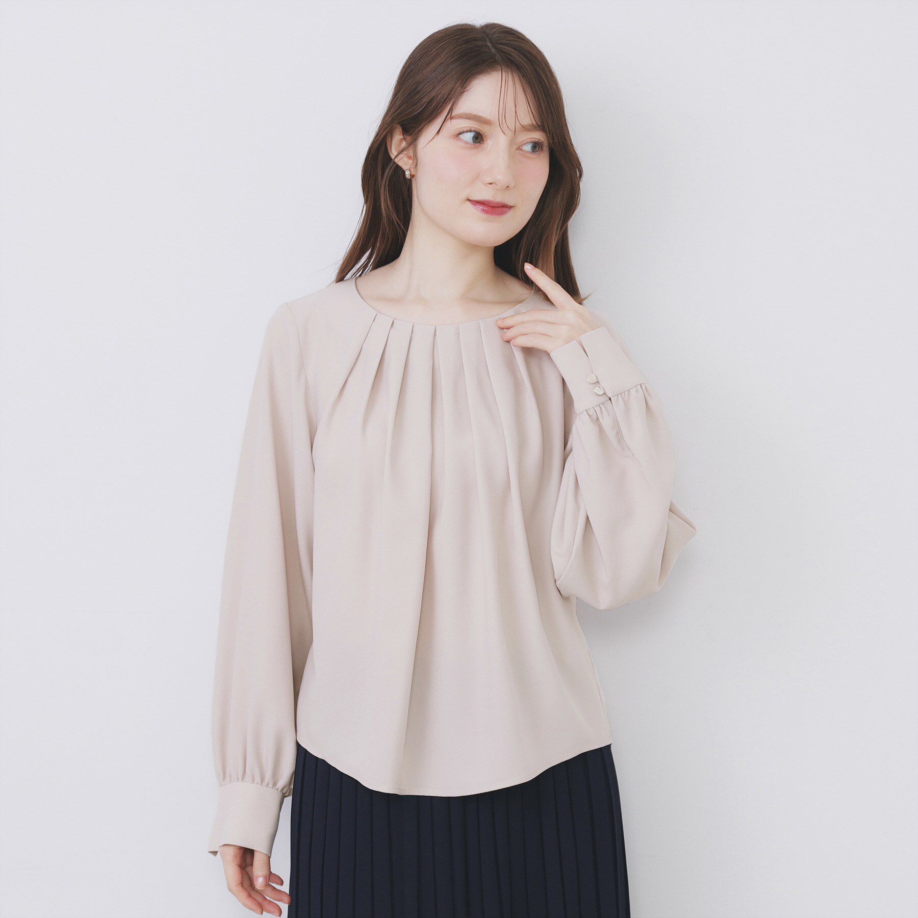 index「クルーネックタックブラウス【洗濯機OK/防シワ/イージーアイロン】」|シャツ・ブラウス|