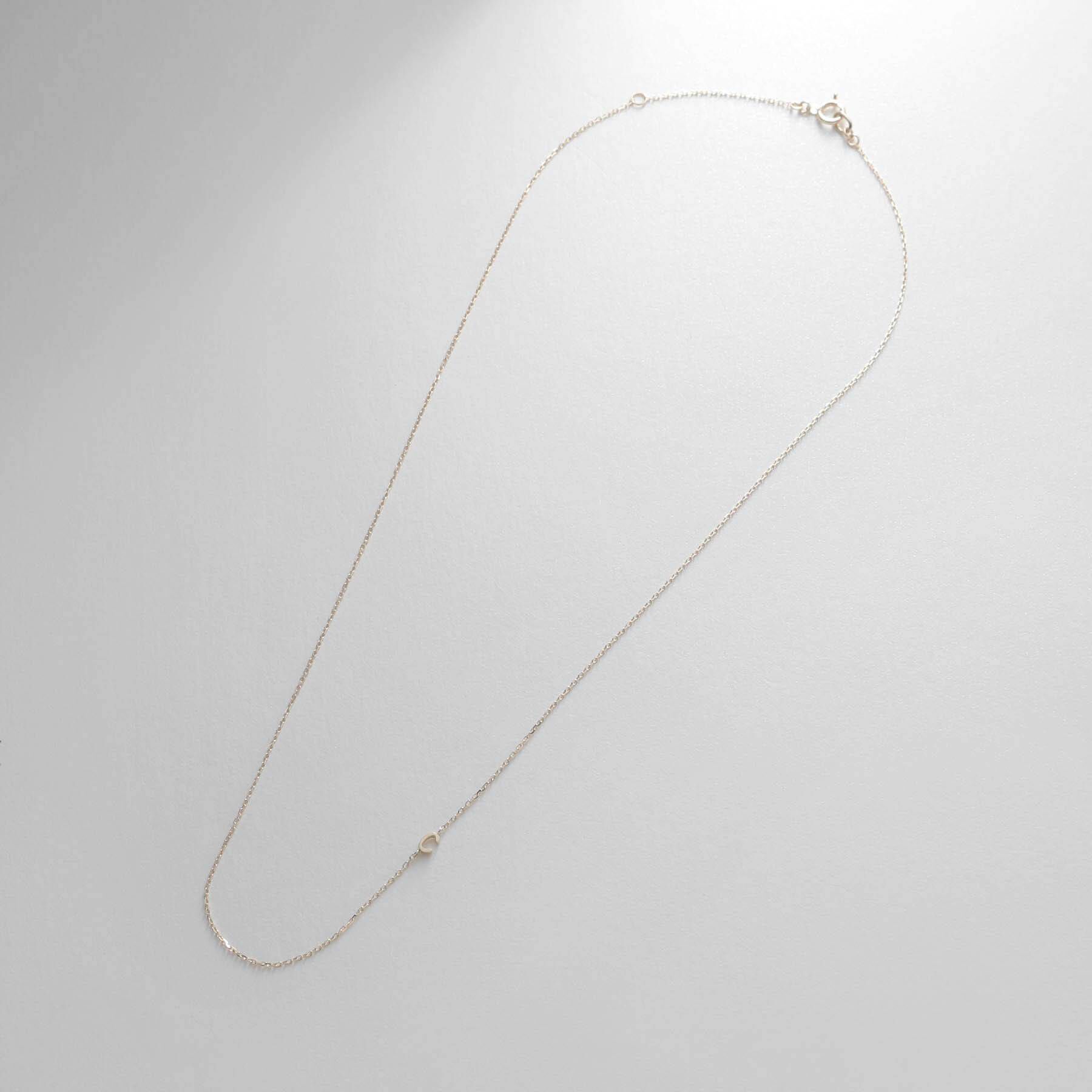 COCOSHNIK「【WEB限定】K10イニシャルＣ ネックレス」|ネックレス|
