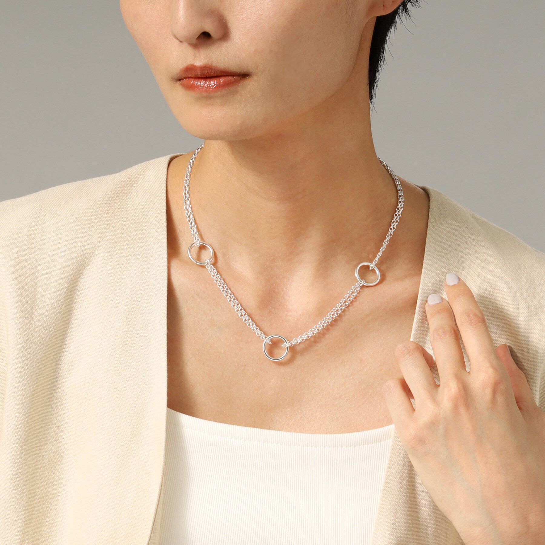 COCOSHNIK ONKITSCH「シルバー サークルモチーフ ステーションネックレス」|ネックレス|
