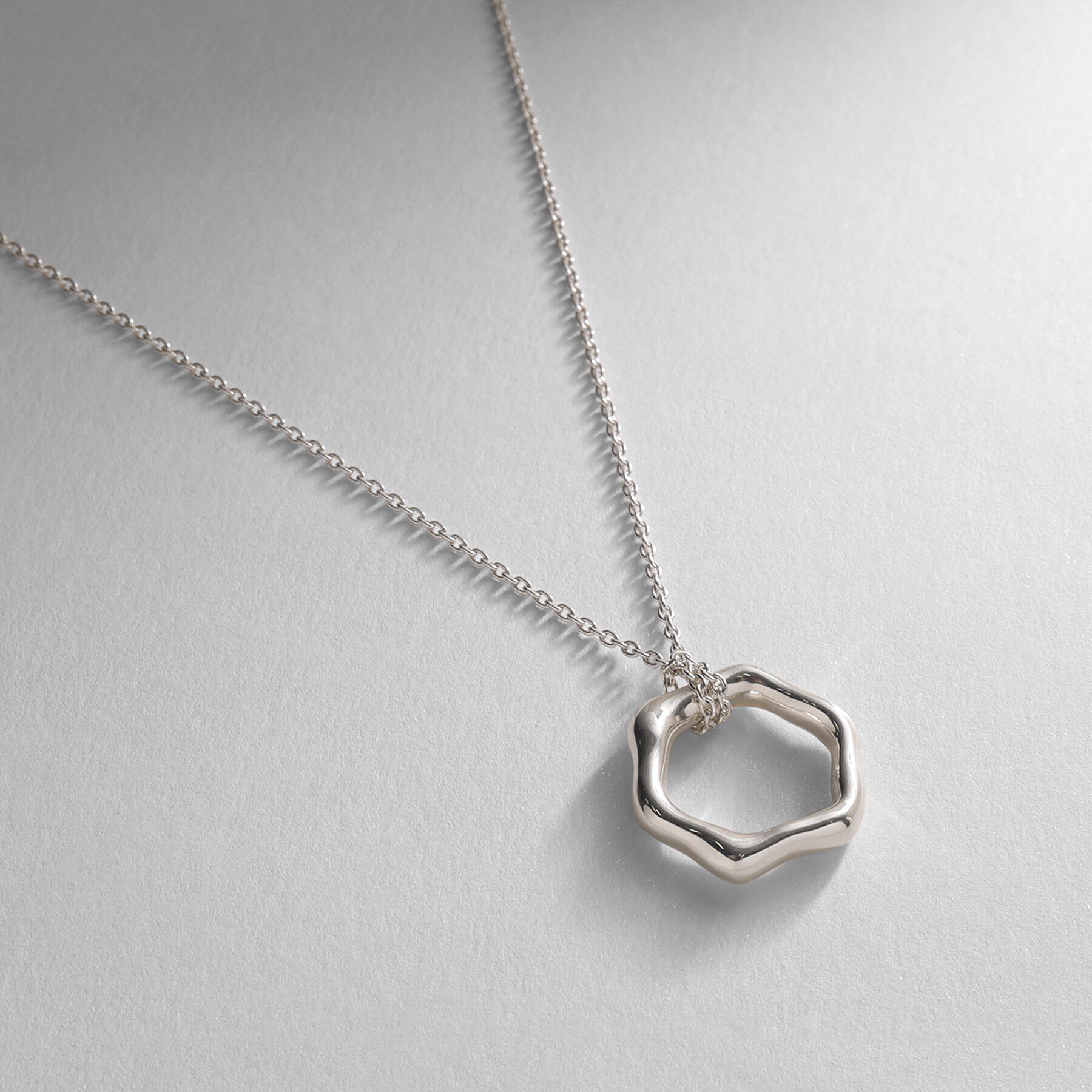 COCOSHNIK ONKITSCH「シルバー ニュアンスネックレス ヘキサゴン」|ネックレス|