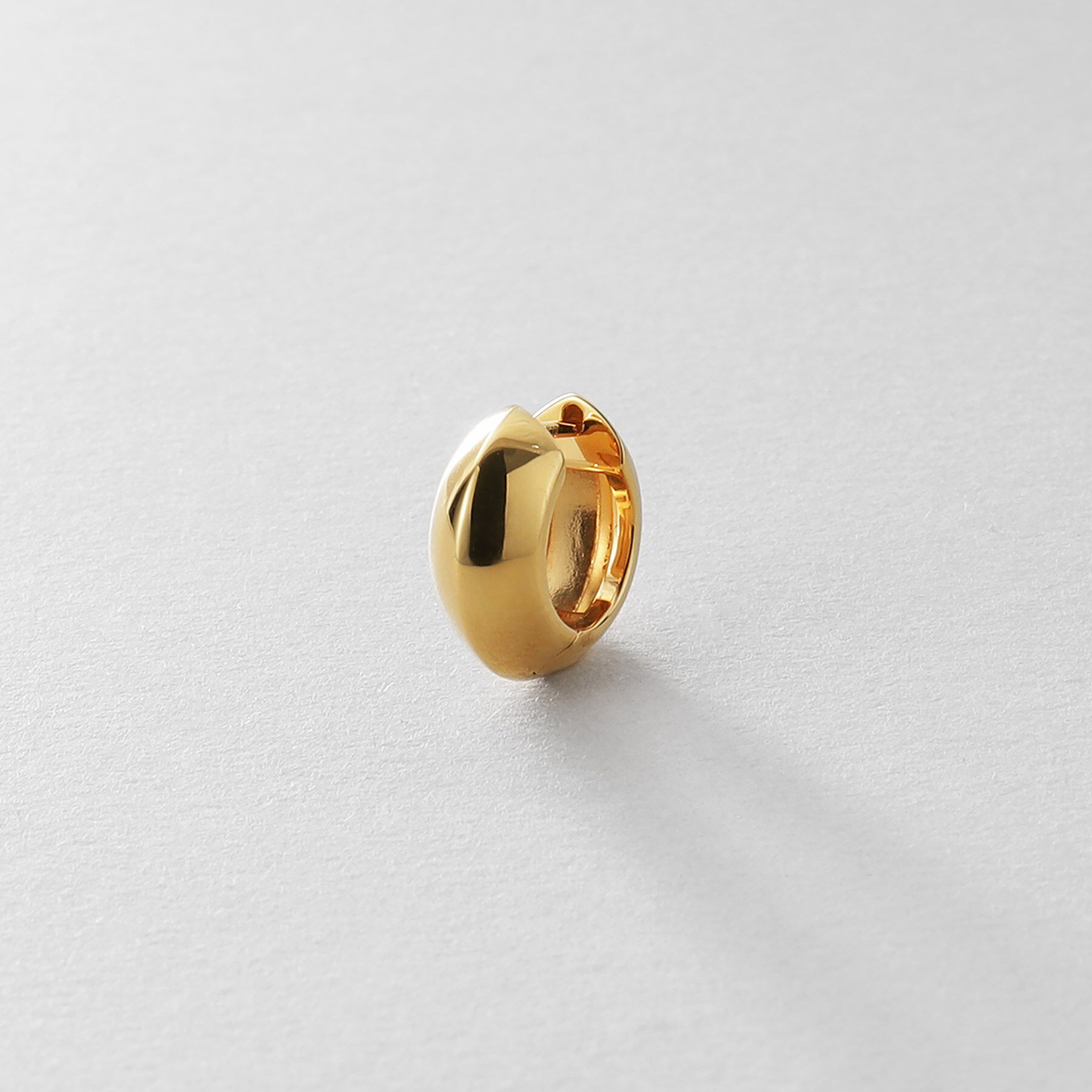 COCOSHNIK ONKITSCH「シルバー ハギーフープ リッジピアス GP」|ピアス|