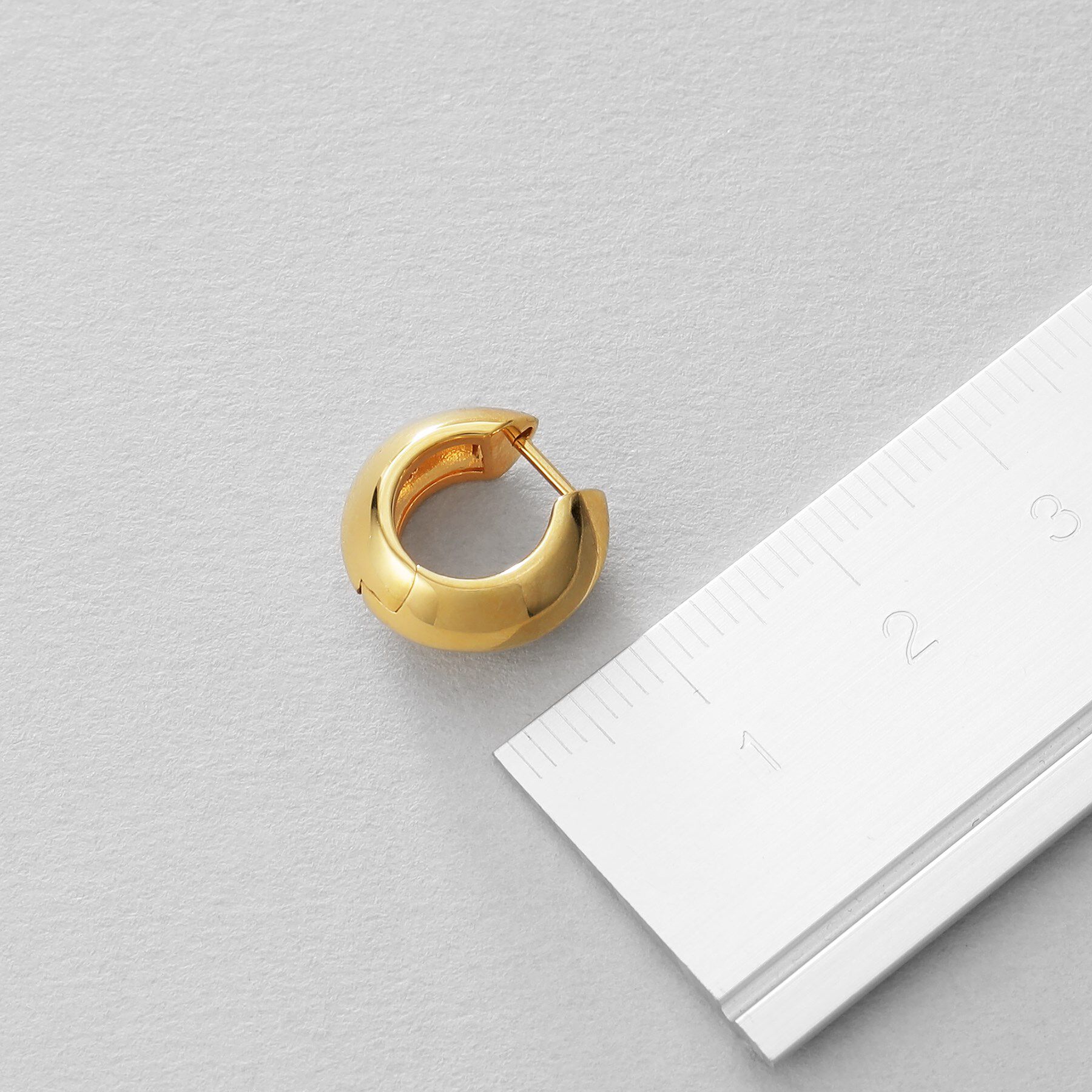 COCOSHNIK ONKITSCH「シルバー ハギーフープ リッジピアス GP」|ピアス|