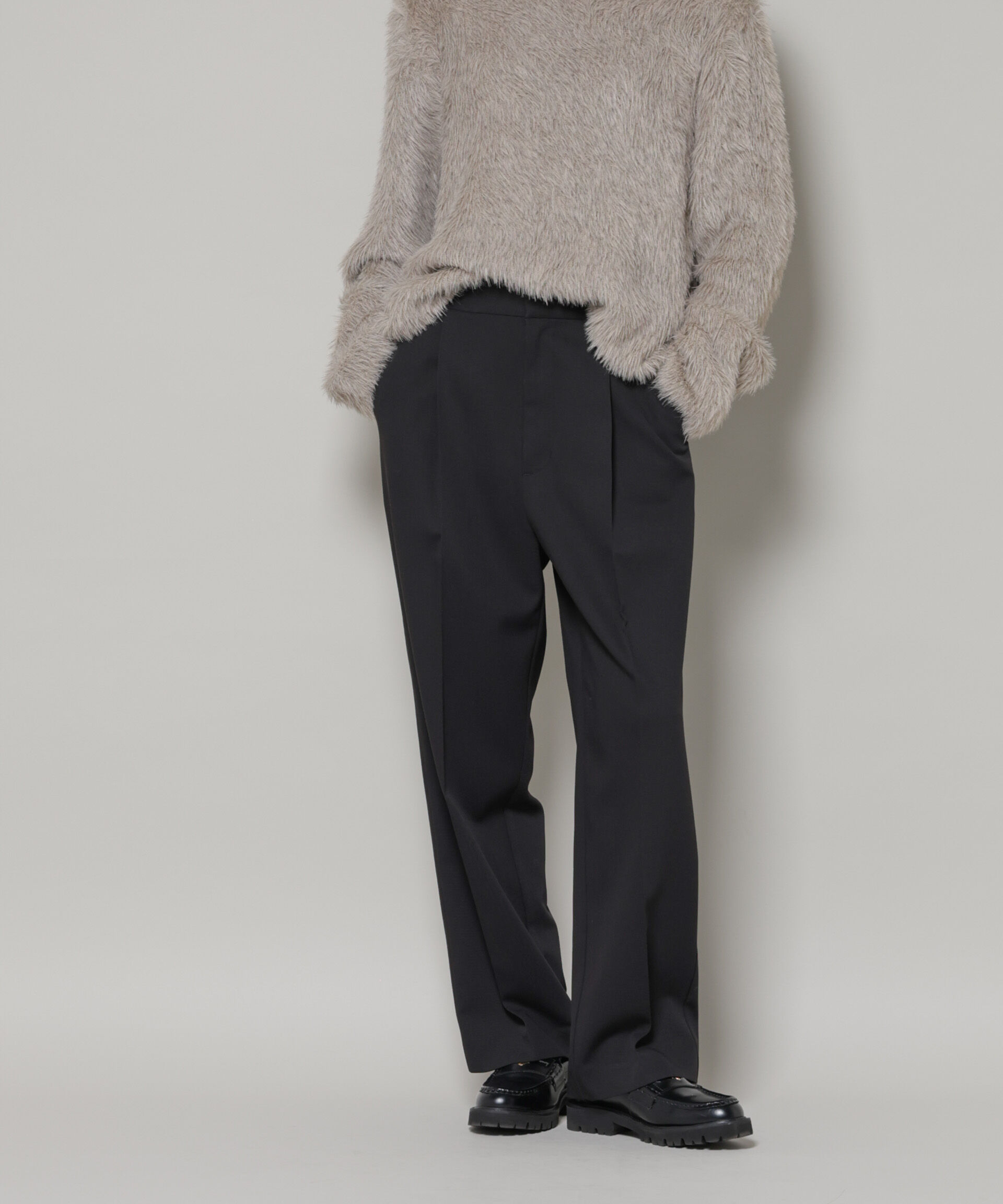 nano･universe「ワンタックセンタープレスストレートパンツ」|チノ|ブラック