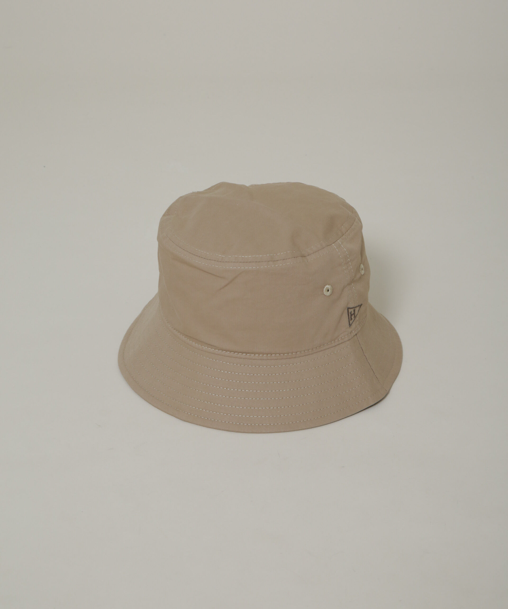 nano･universe「Healthknit/別注 ワンポイント刺繍ライトHAT」|キャップ・キャスケット|ベージュ