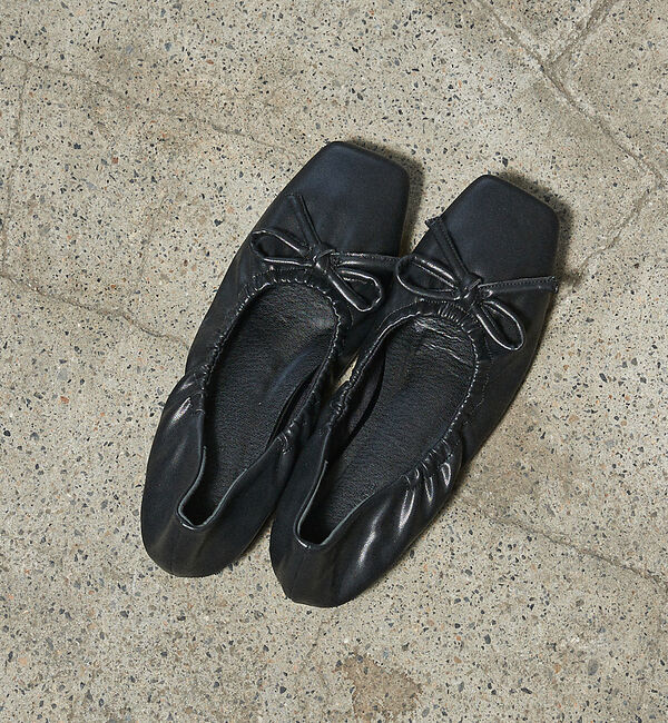 AU BANNISTER「【LAROUTE】ギャザーバレエシューズ」|バレエシューズ|ブラック